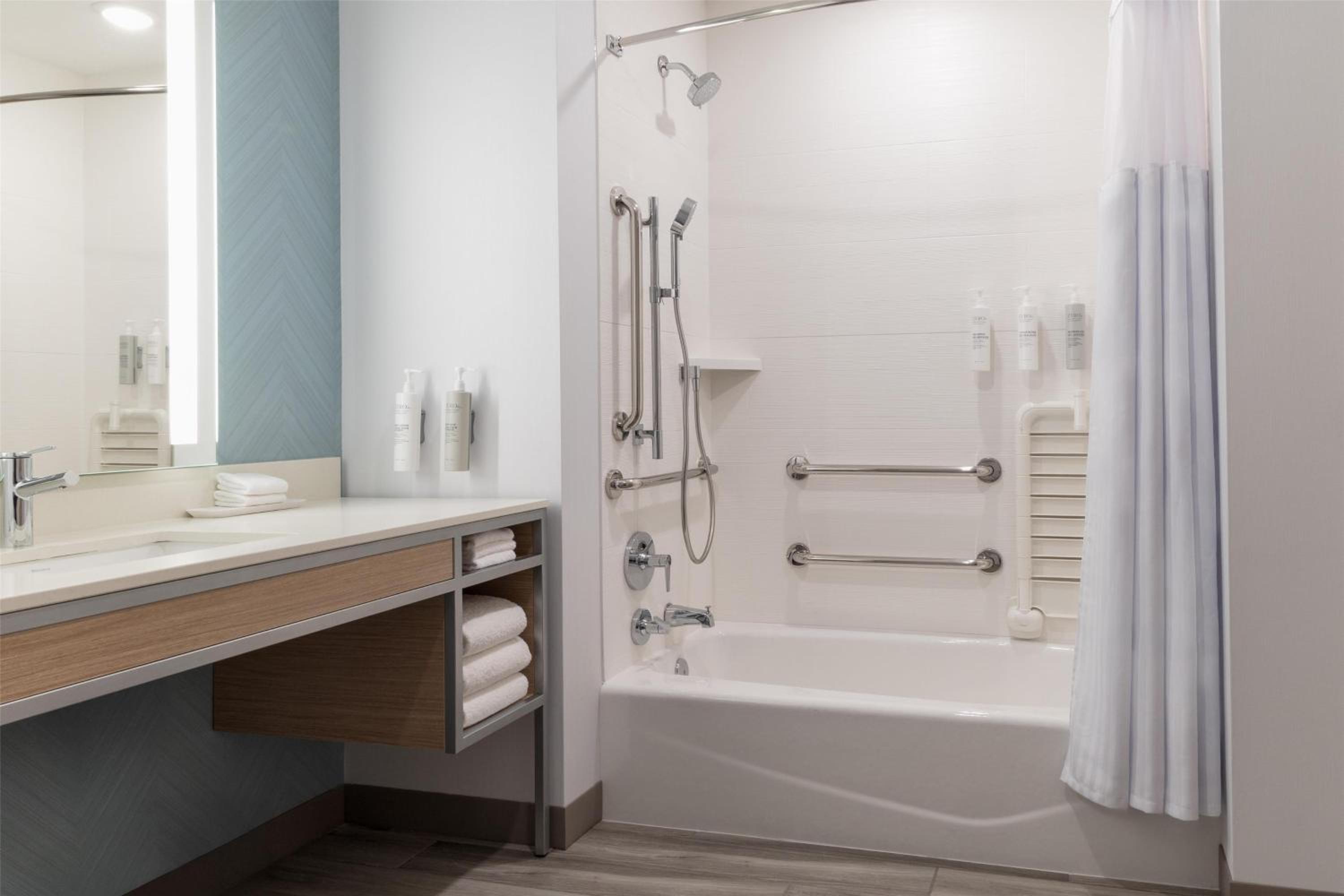 Queen Room with Two Queen Beds - Mobility and Hearing Access - Photo 5