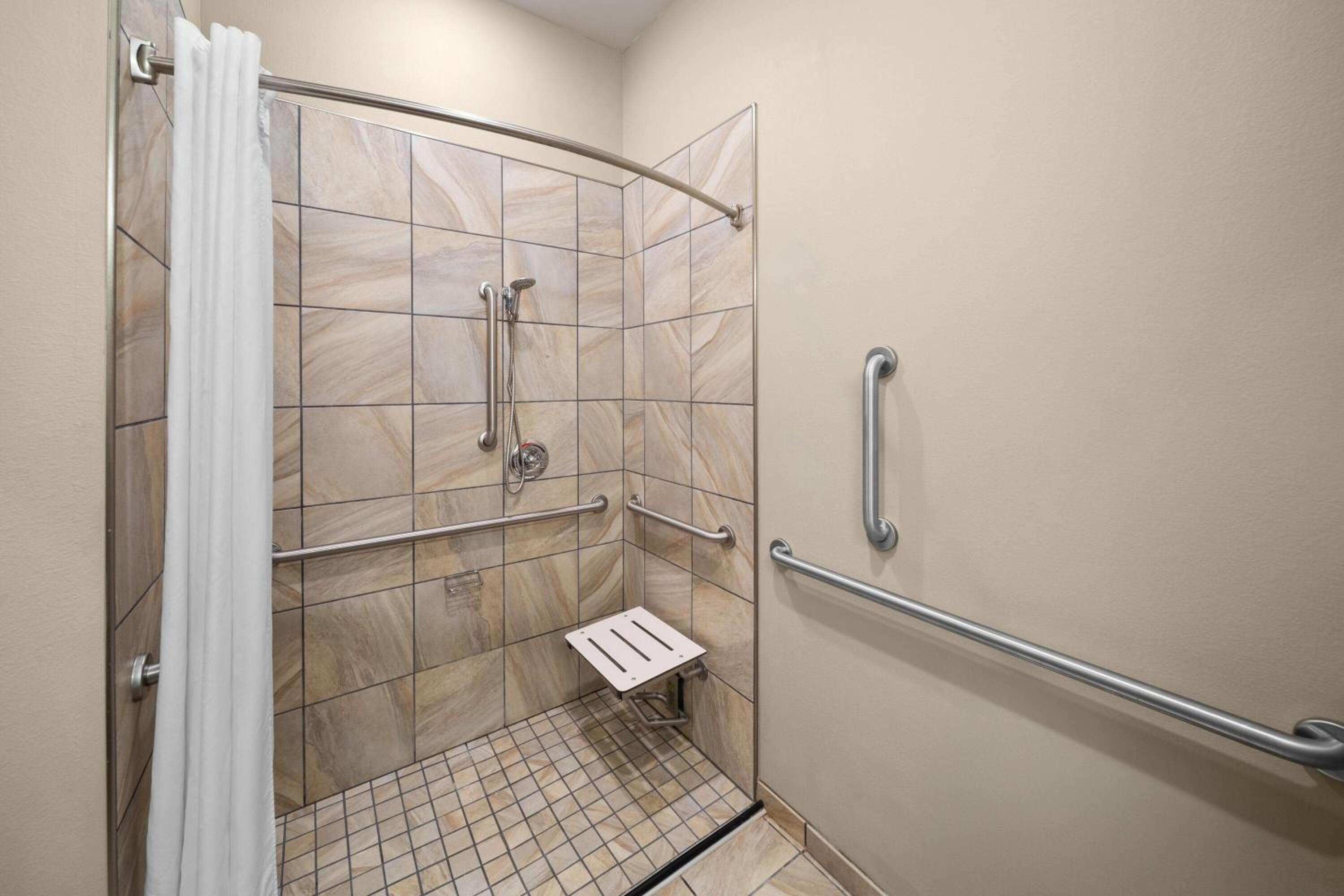 King Room with Mobility/Hearing Access and Roll-In Shower - Non-Smoking photo 3