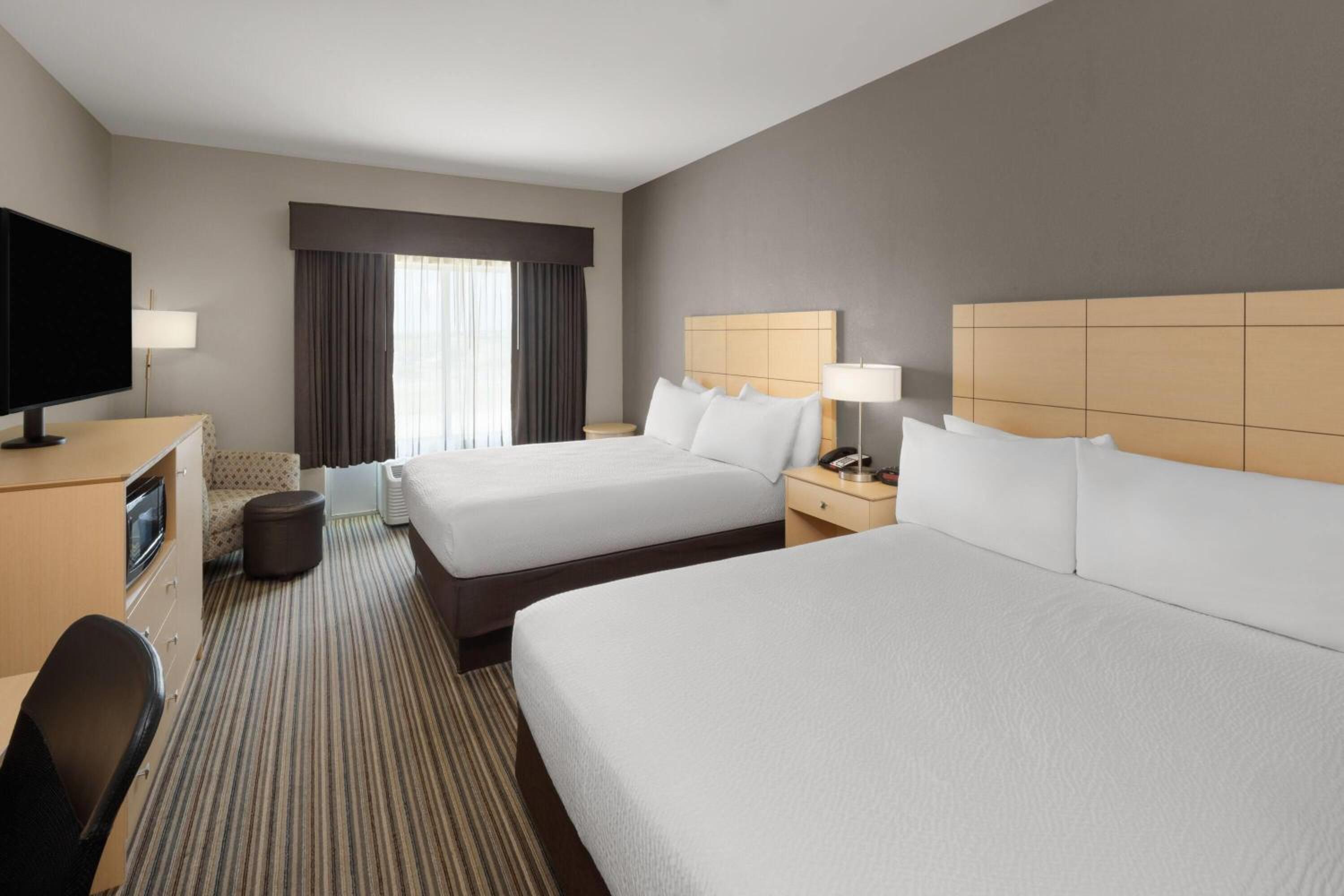 Deluxe Queen Room with Two Queen Beds - Non-Smoking
