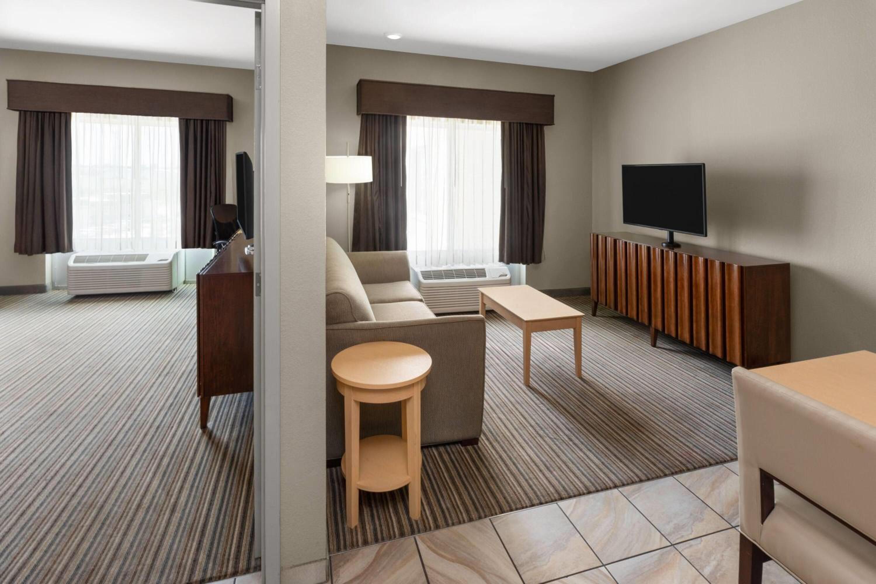 One-Bedroom King Suite - Non-Smoking