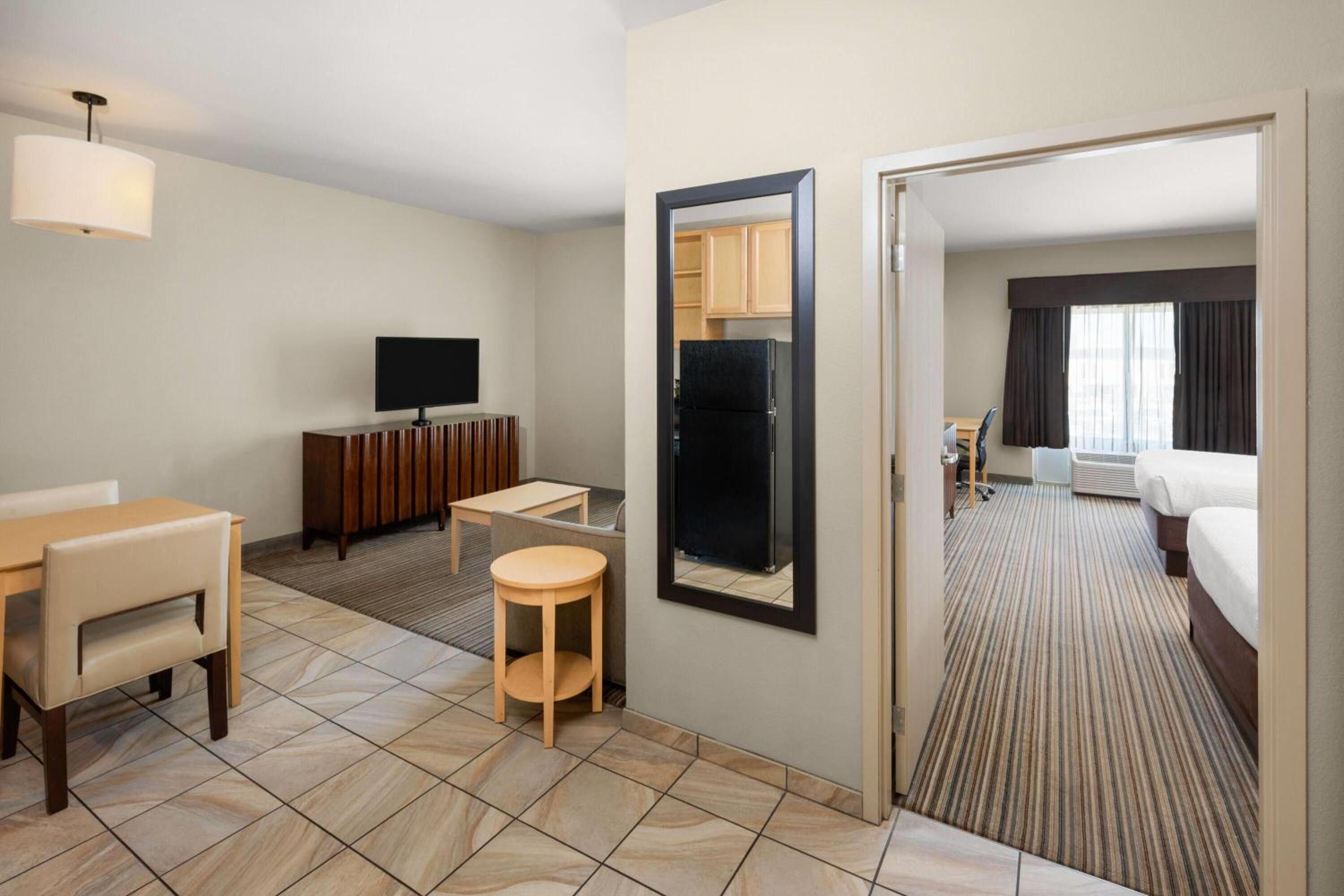 One-Bedroom Suite with Two Queen Beds - Non-Smoking photo 2