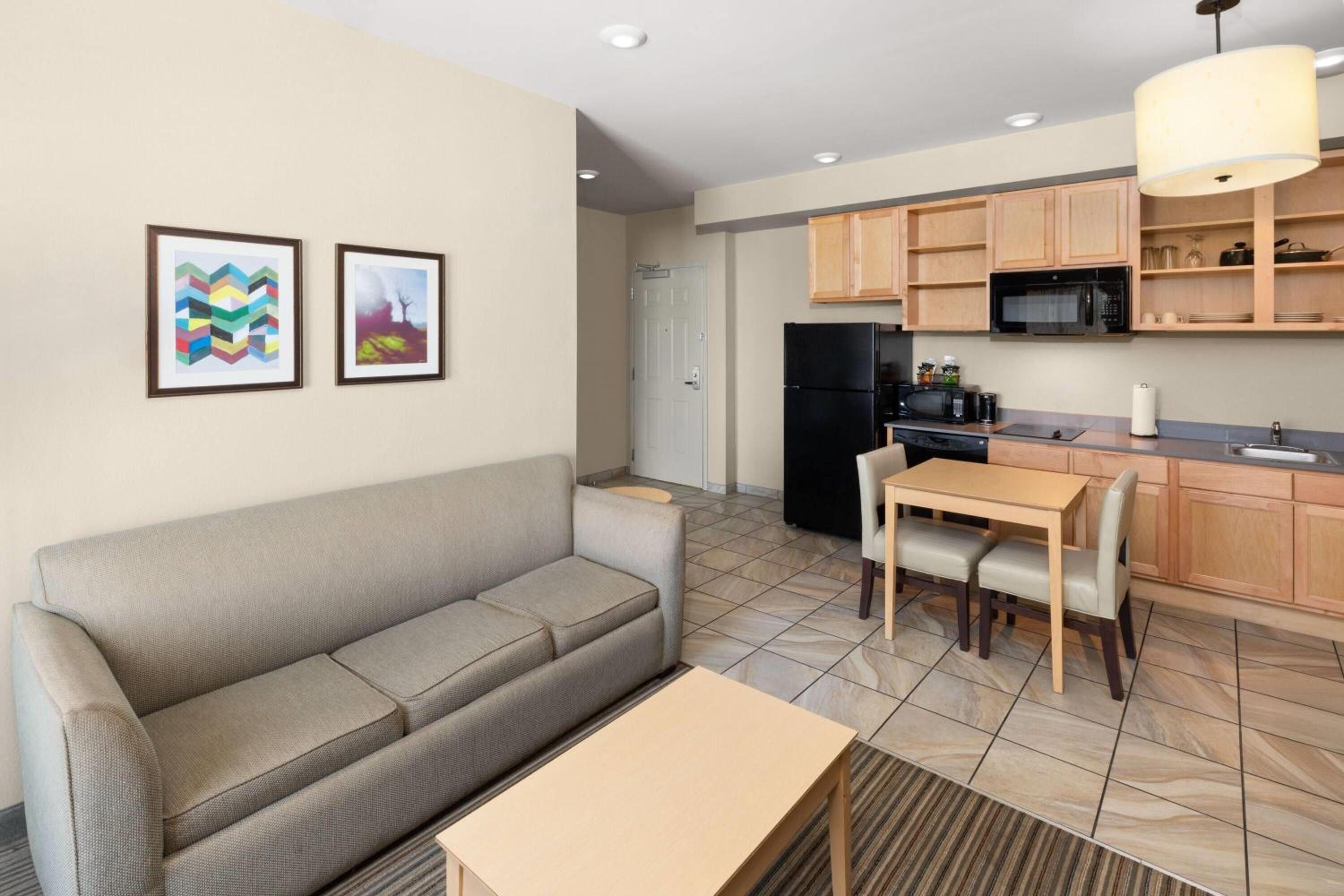 One-Bedroom Suite with Two Queen Beds - Non-Smoking photo 1