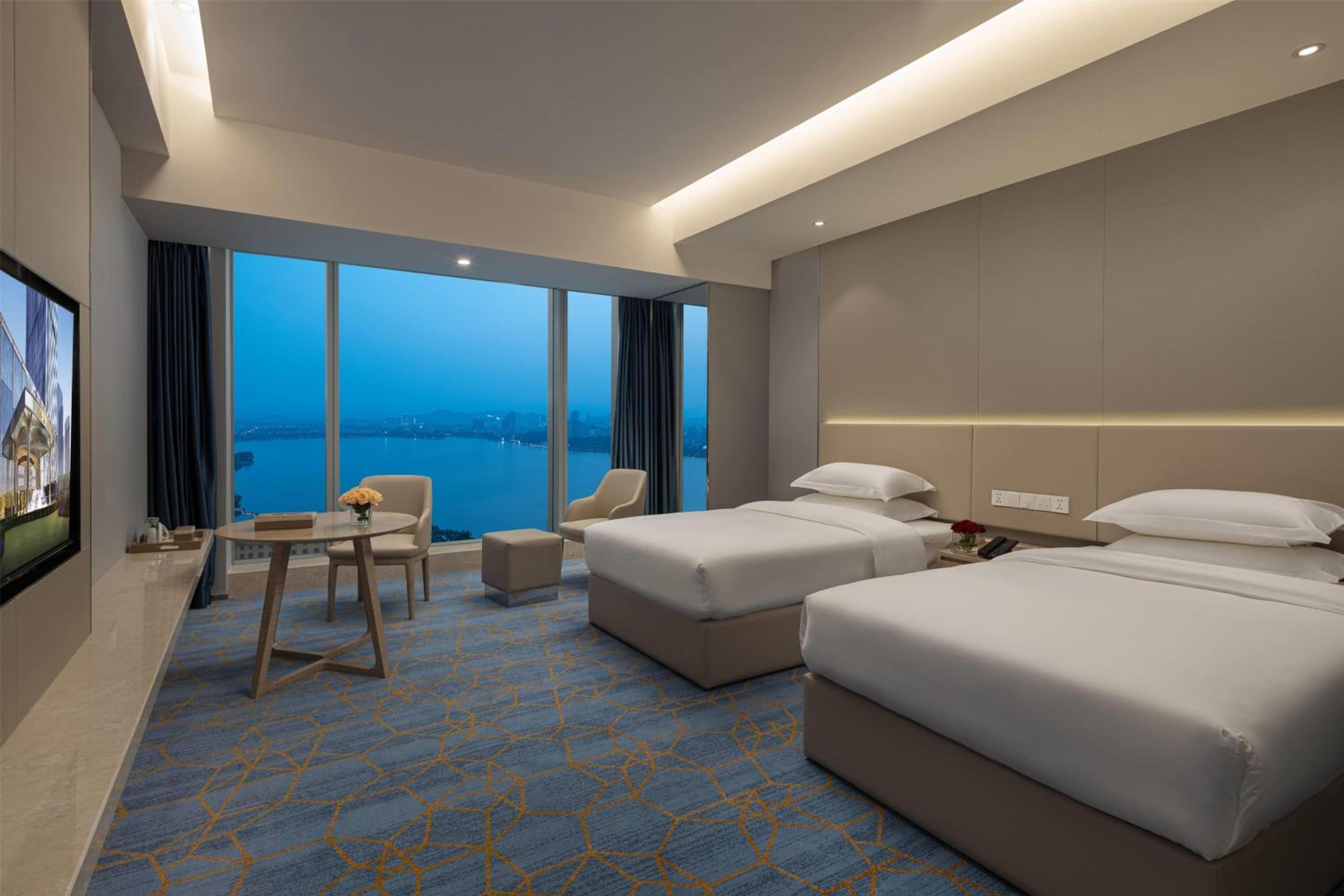 Superior Twin Room with Full Lake View