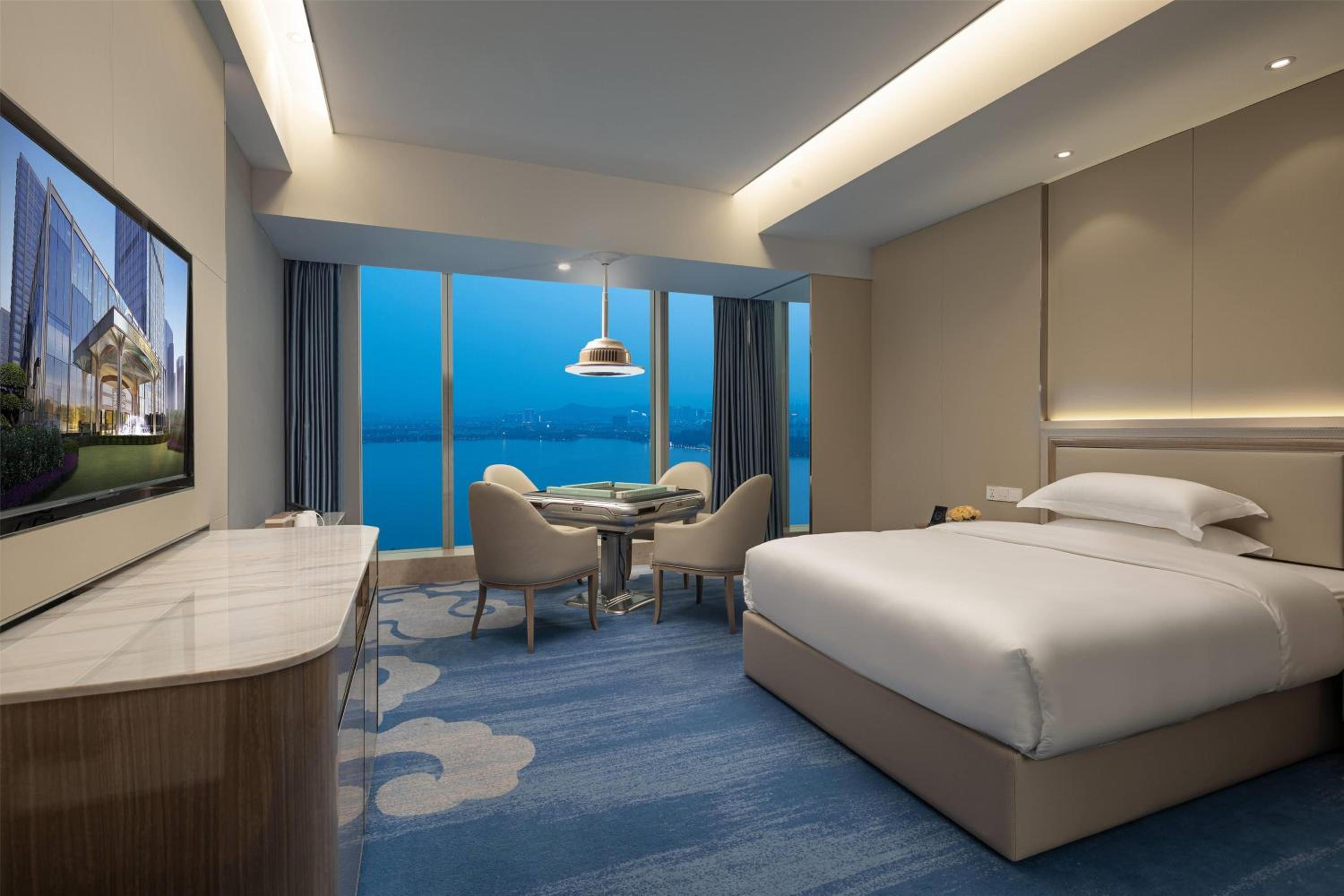 Deluxe Chess Room with Lake View
