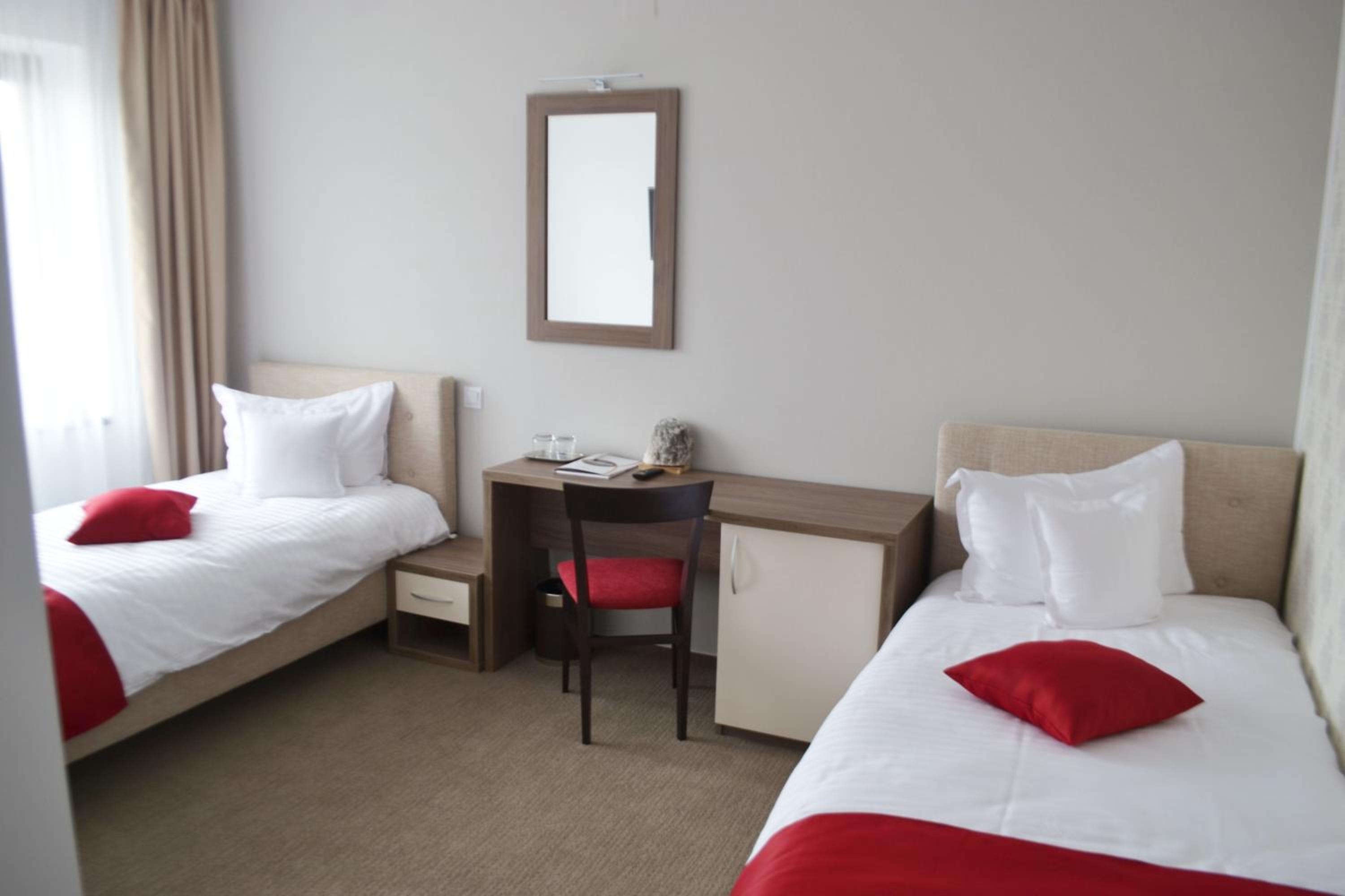 Twin Room - Disability Access photo 1