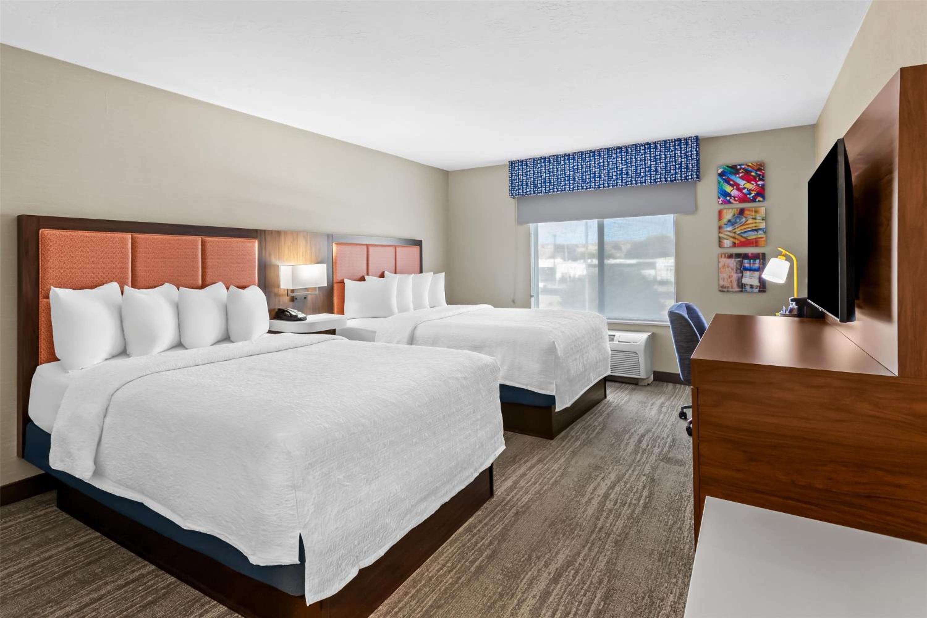 Room with Two Queen Beds - Non-Smoking - Photo 1