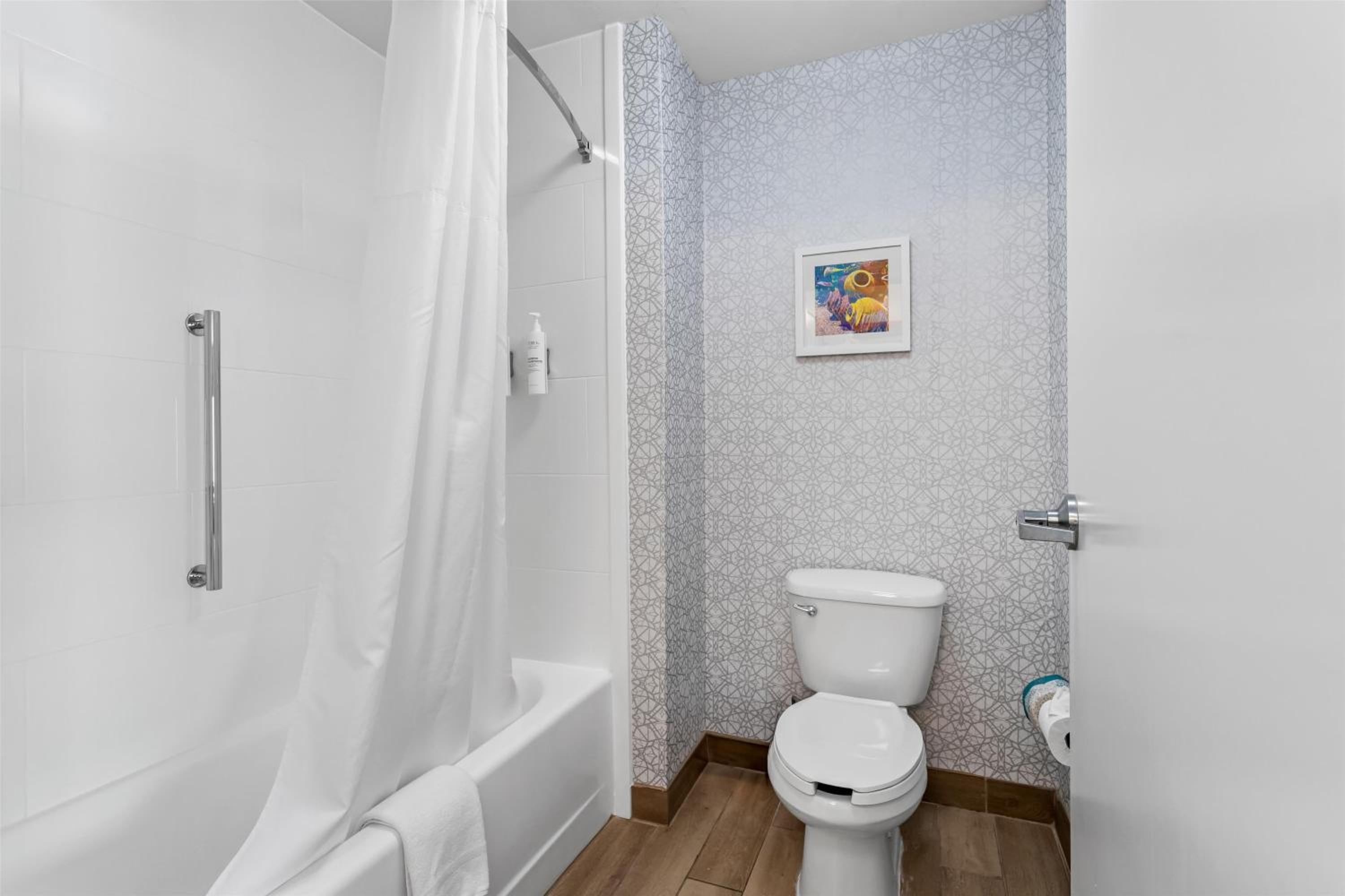 Queen Studio Suite with Two Queen Beds - Non-Smoking - Photo 1