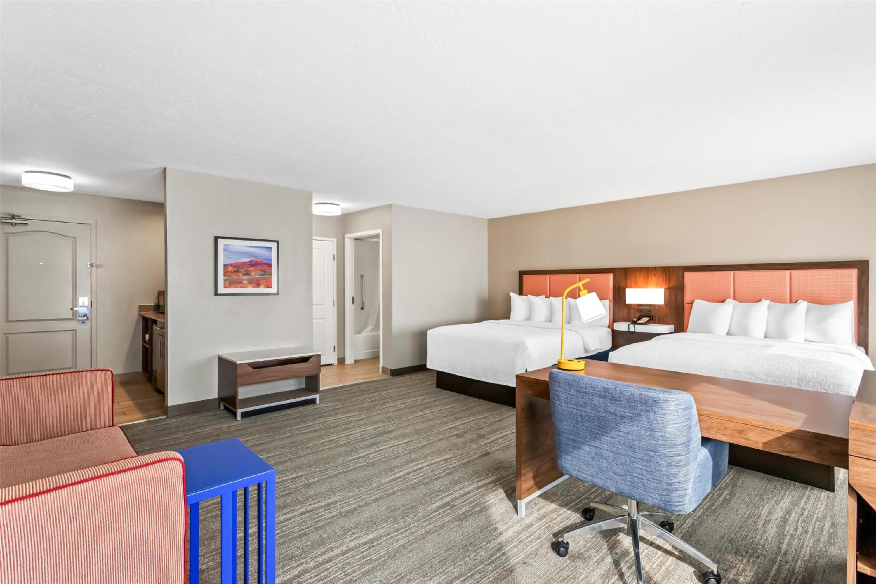 Queen Studio Suite with Two Queen Beds - Non-Smoking - Photo 2