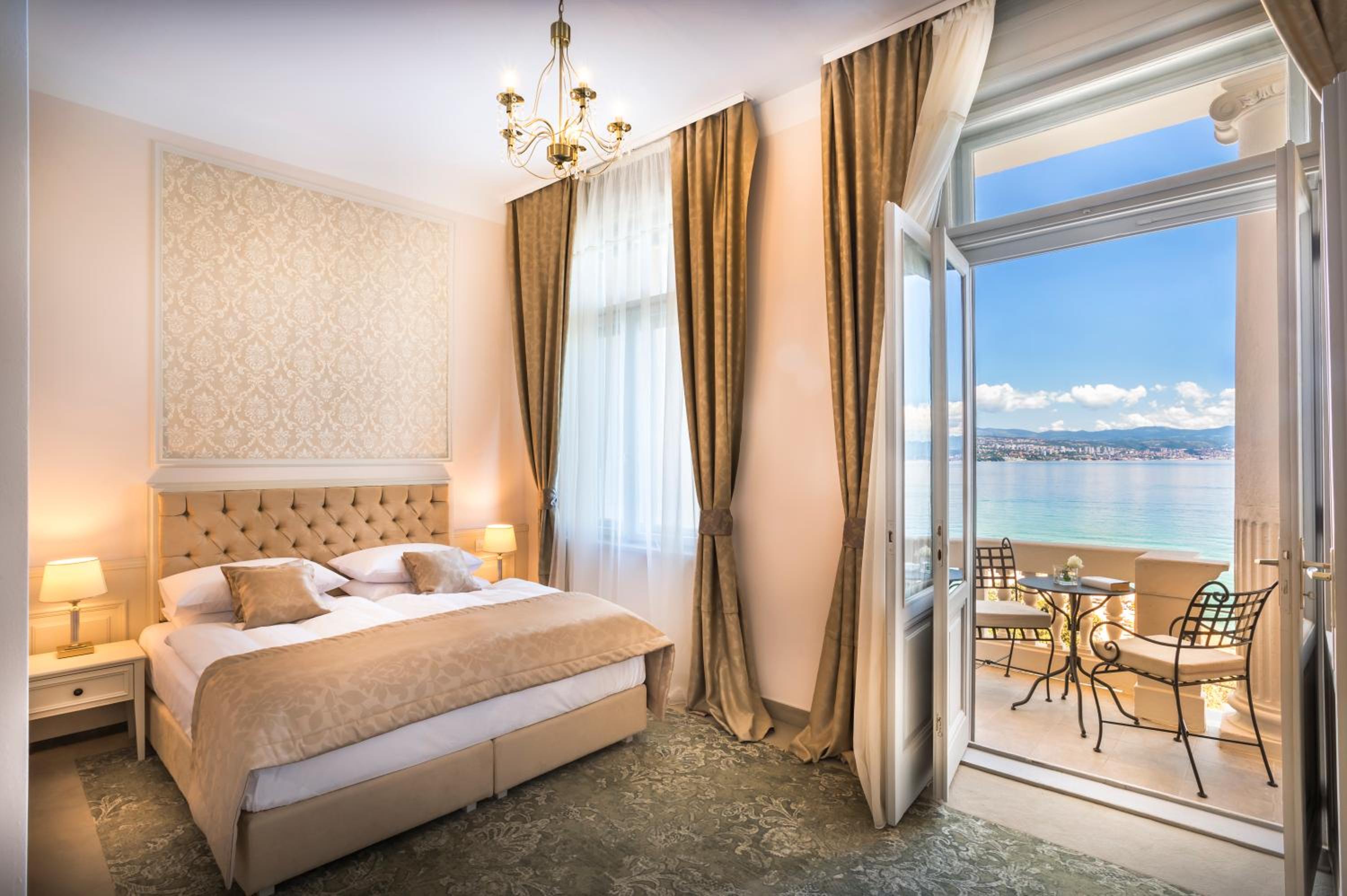 Superior Double Room with Balcony and Sea View - Photo 3