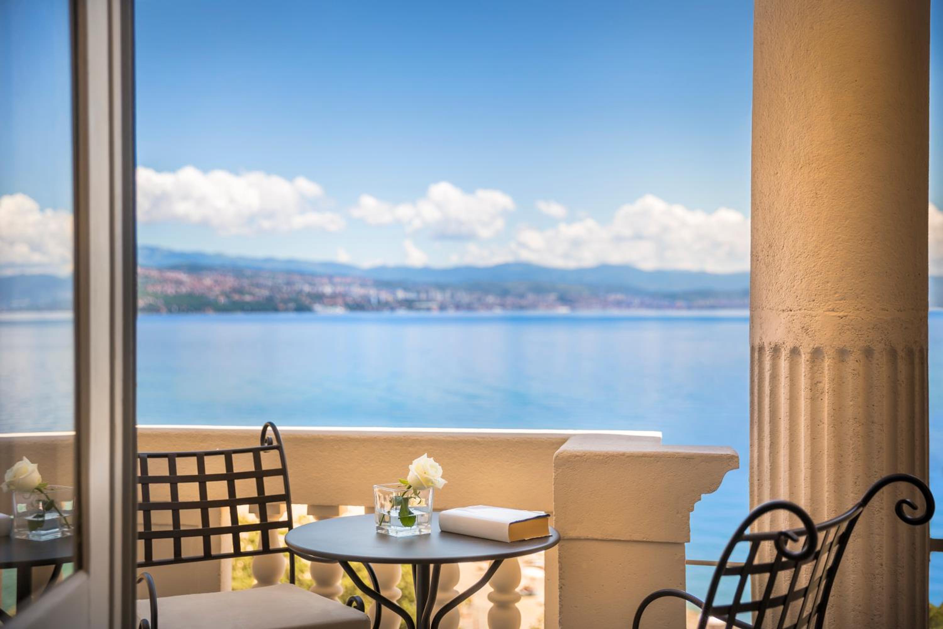 Superior Double Room with Balcony and Sea View - Photo 5