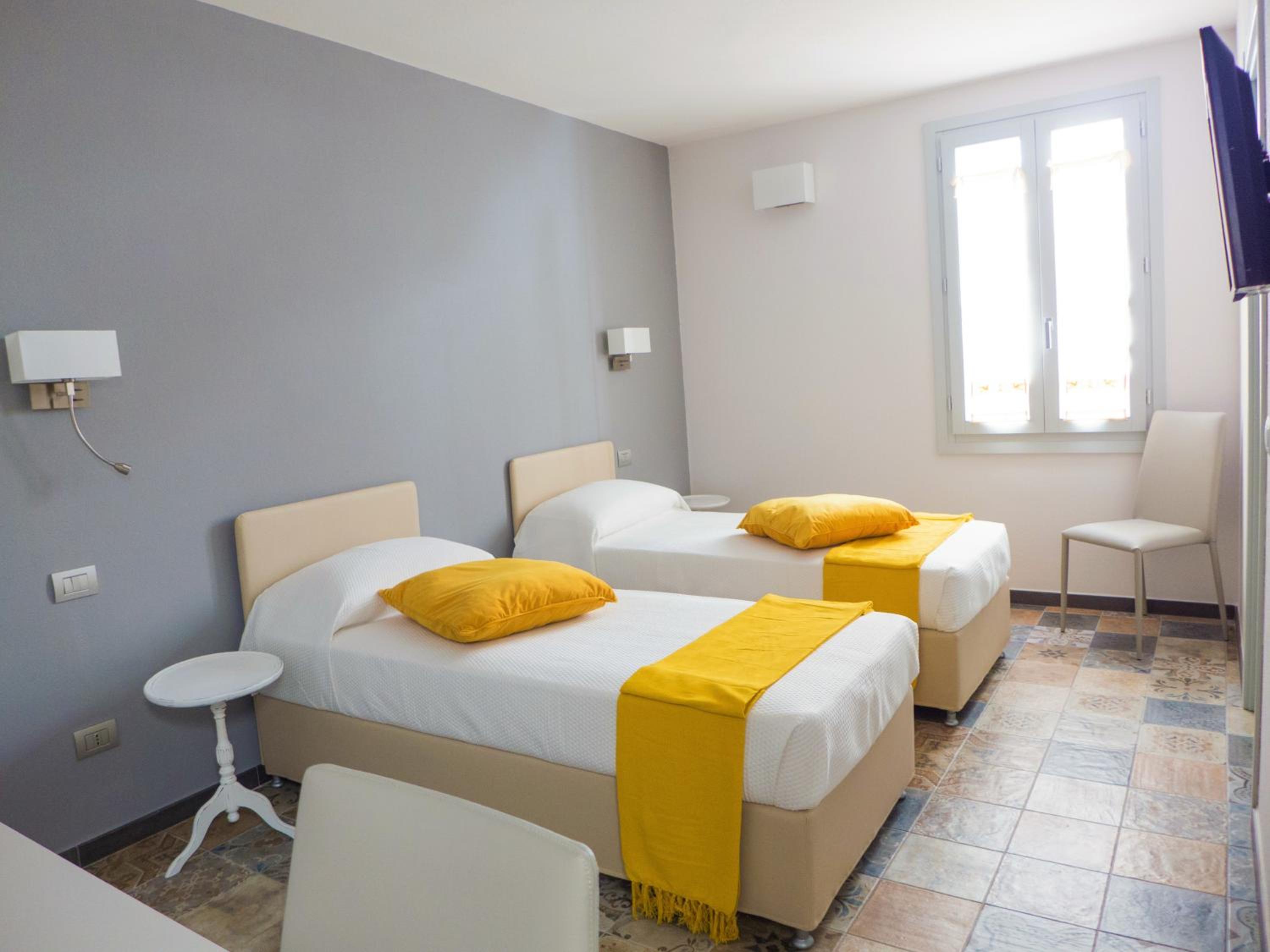 Double or Twin Room photo 3