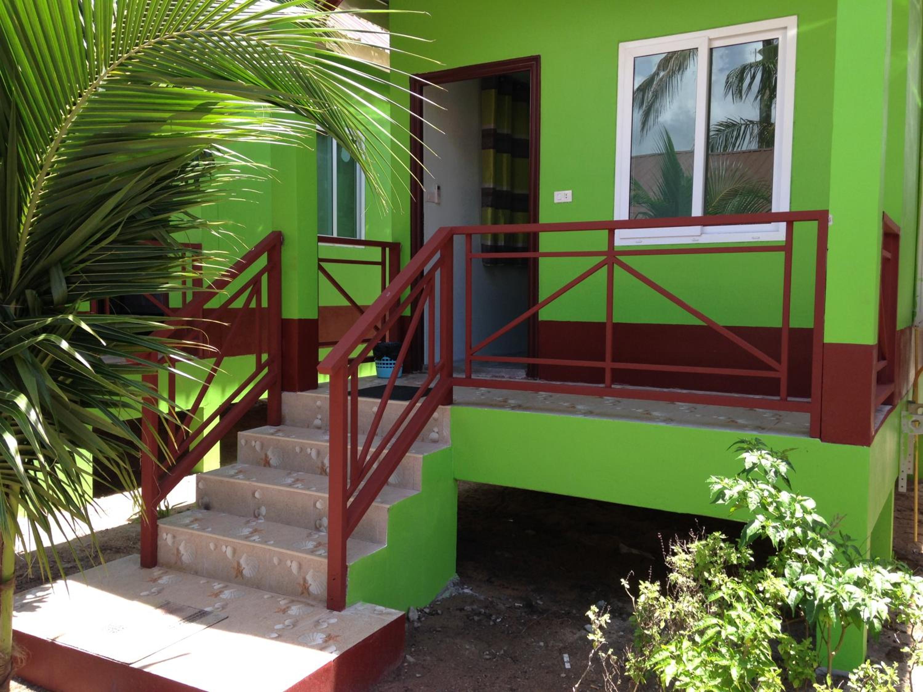 Bungalow with Sea View - Photo 9