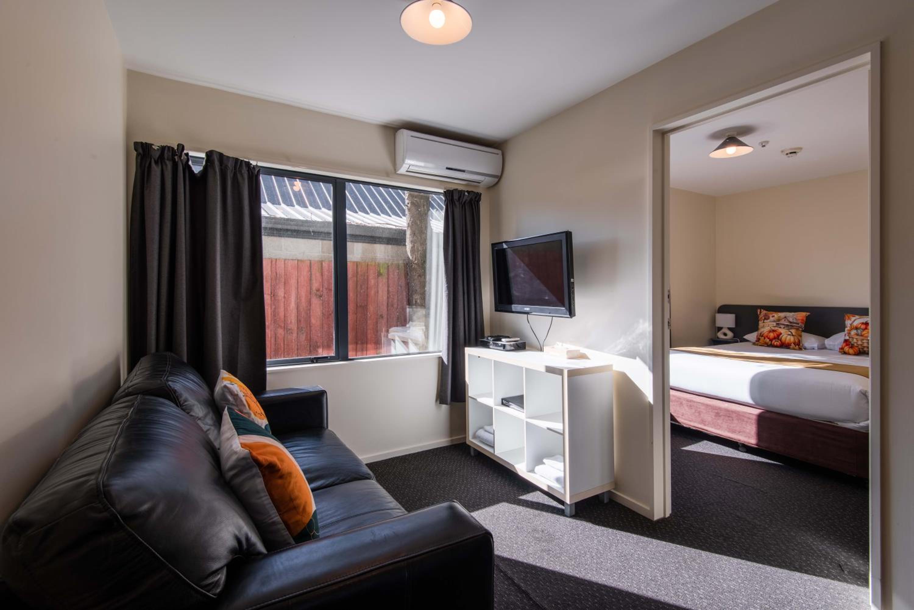 Two-Bedroom Apartment with 2 Queen Beds photo 3