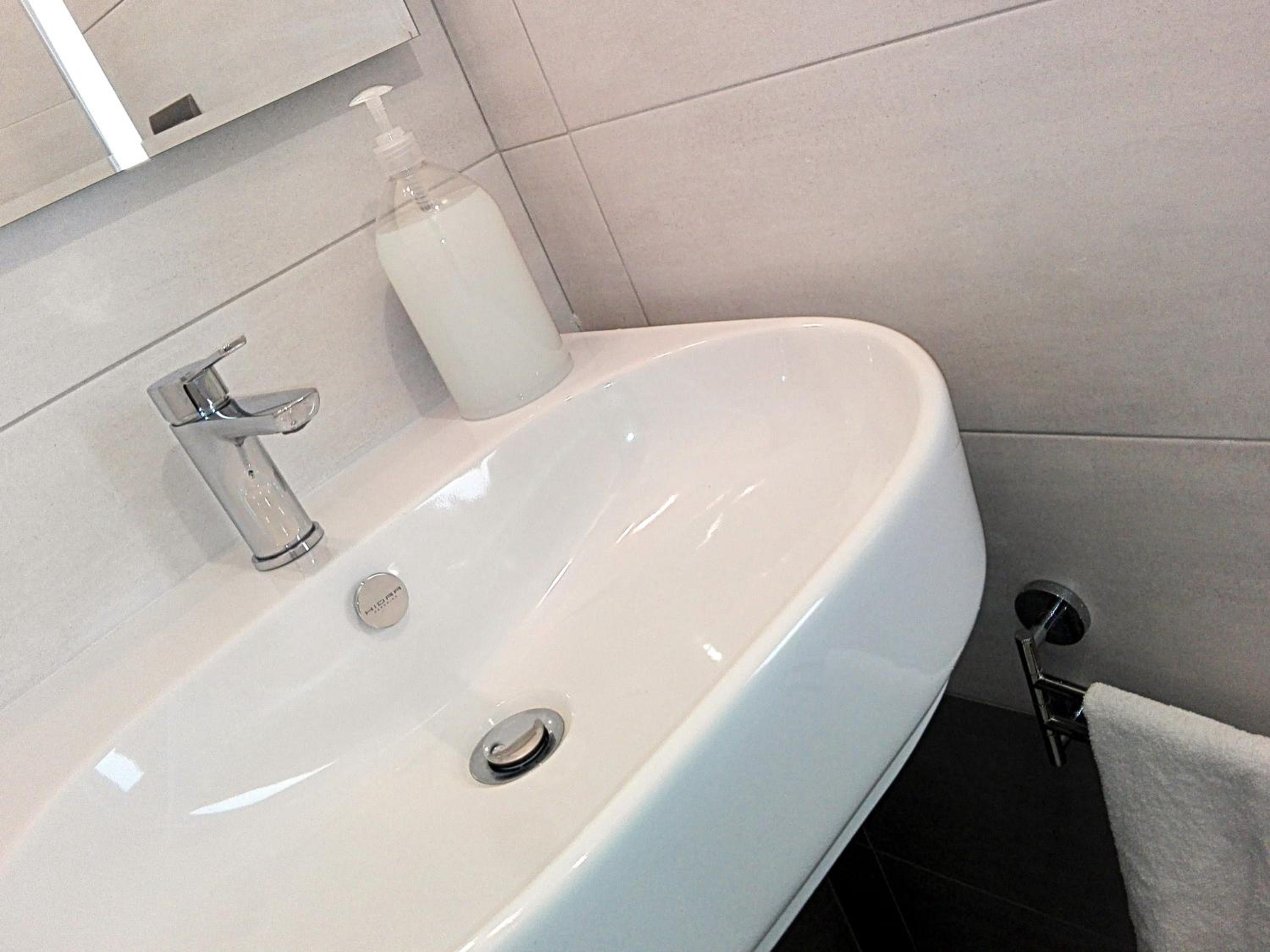 Double or Twin Room - Photo 12