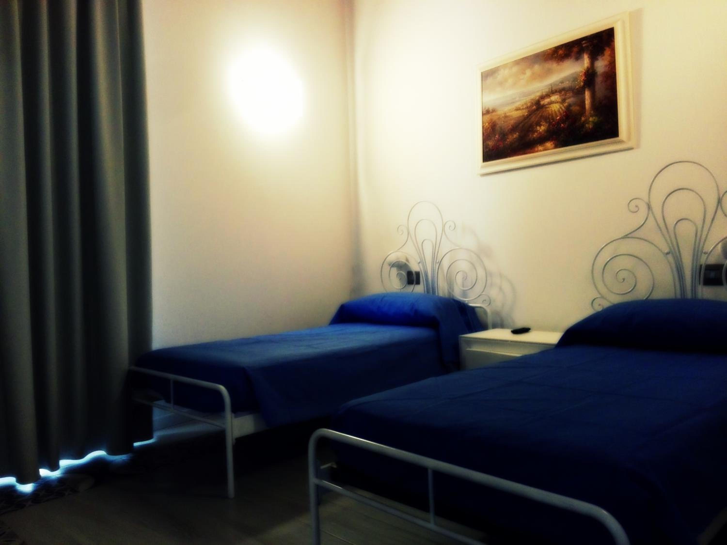 Double or Twin Room - Photo 4