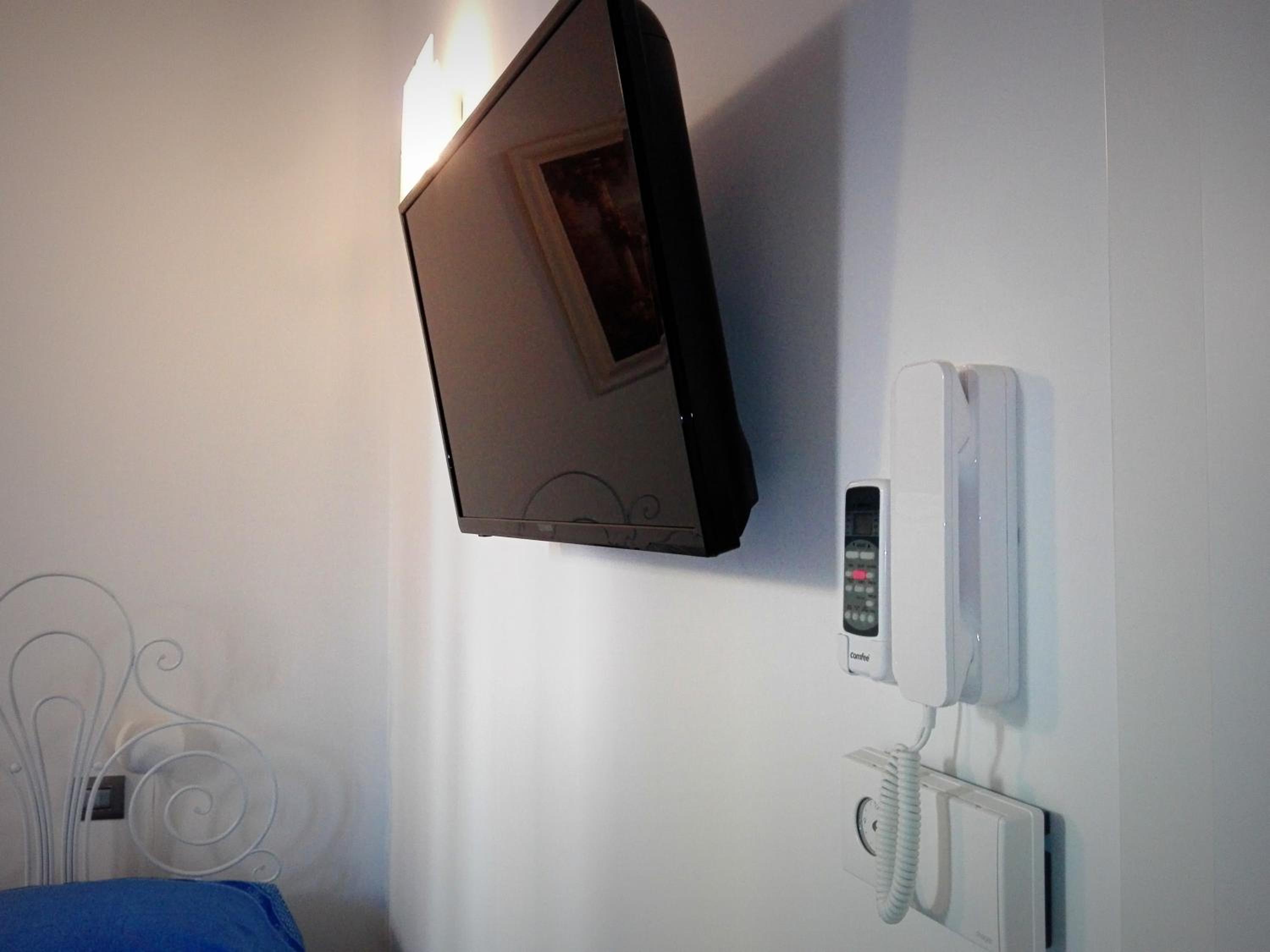 Double or Twin Room - Photo 3