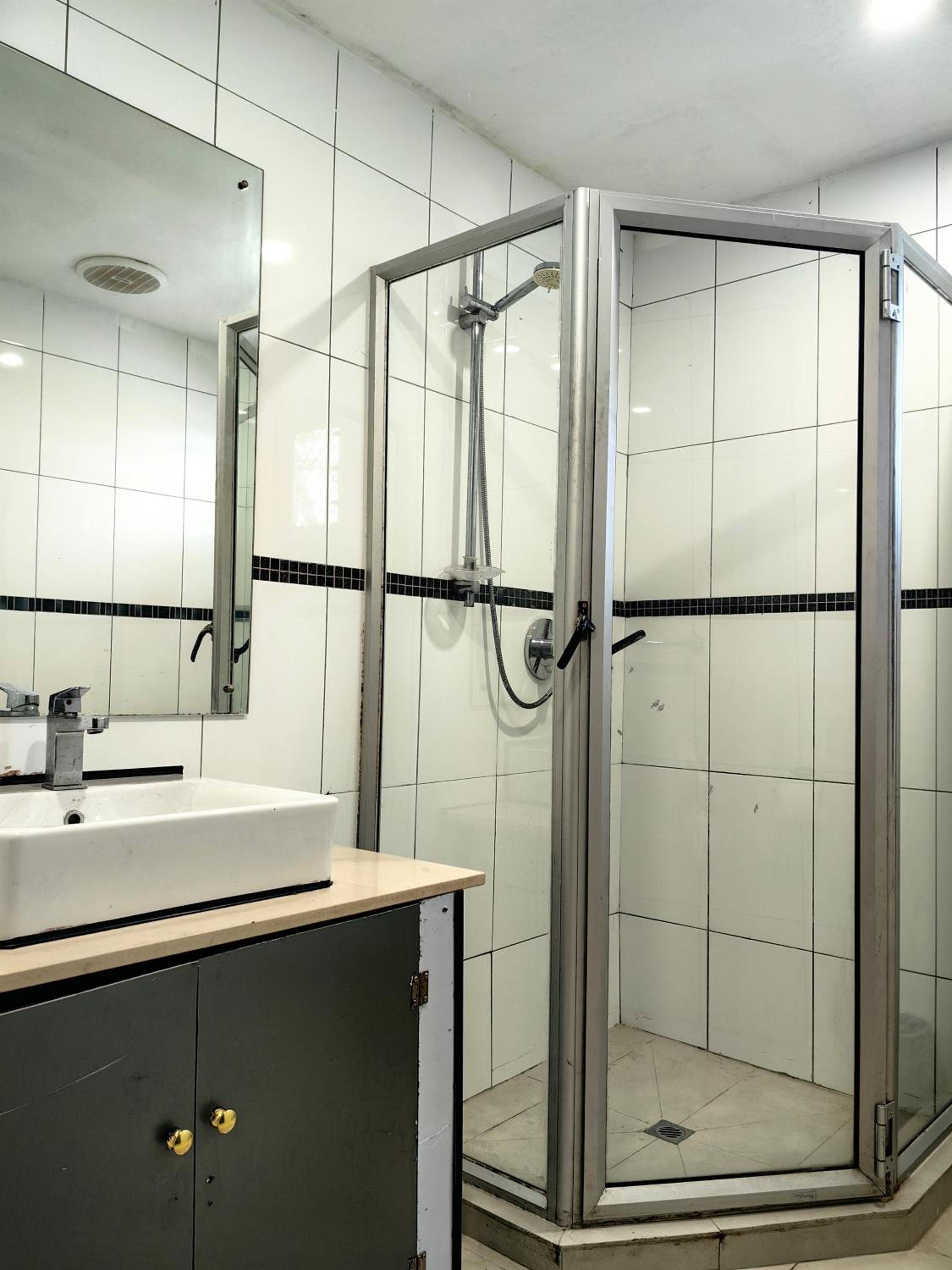 Double Room with Shared Bathroom photo 2