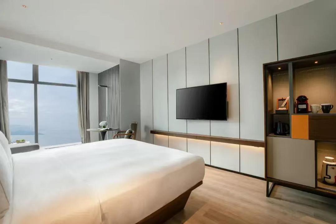 Deluxe Bay View King Room