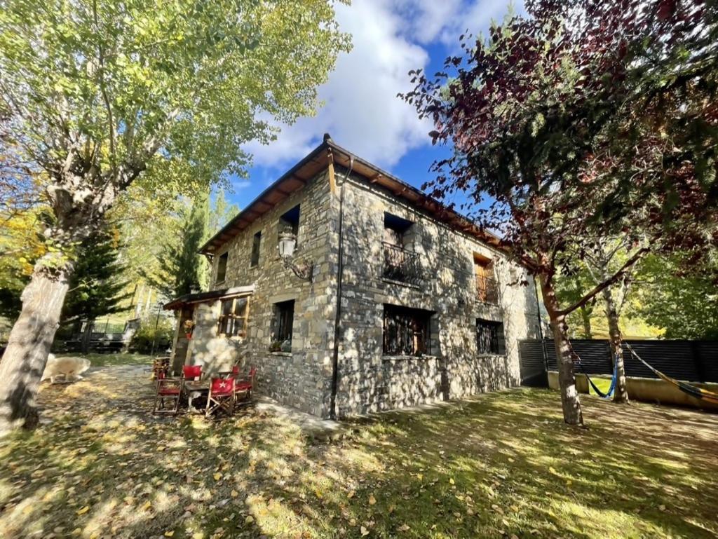 Five-Bedroom House photo 3