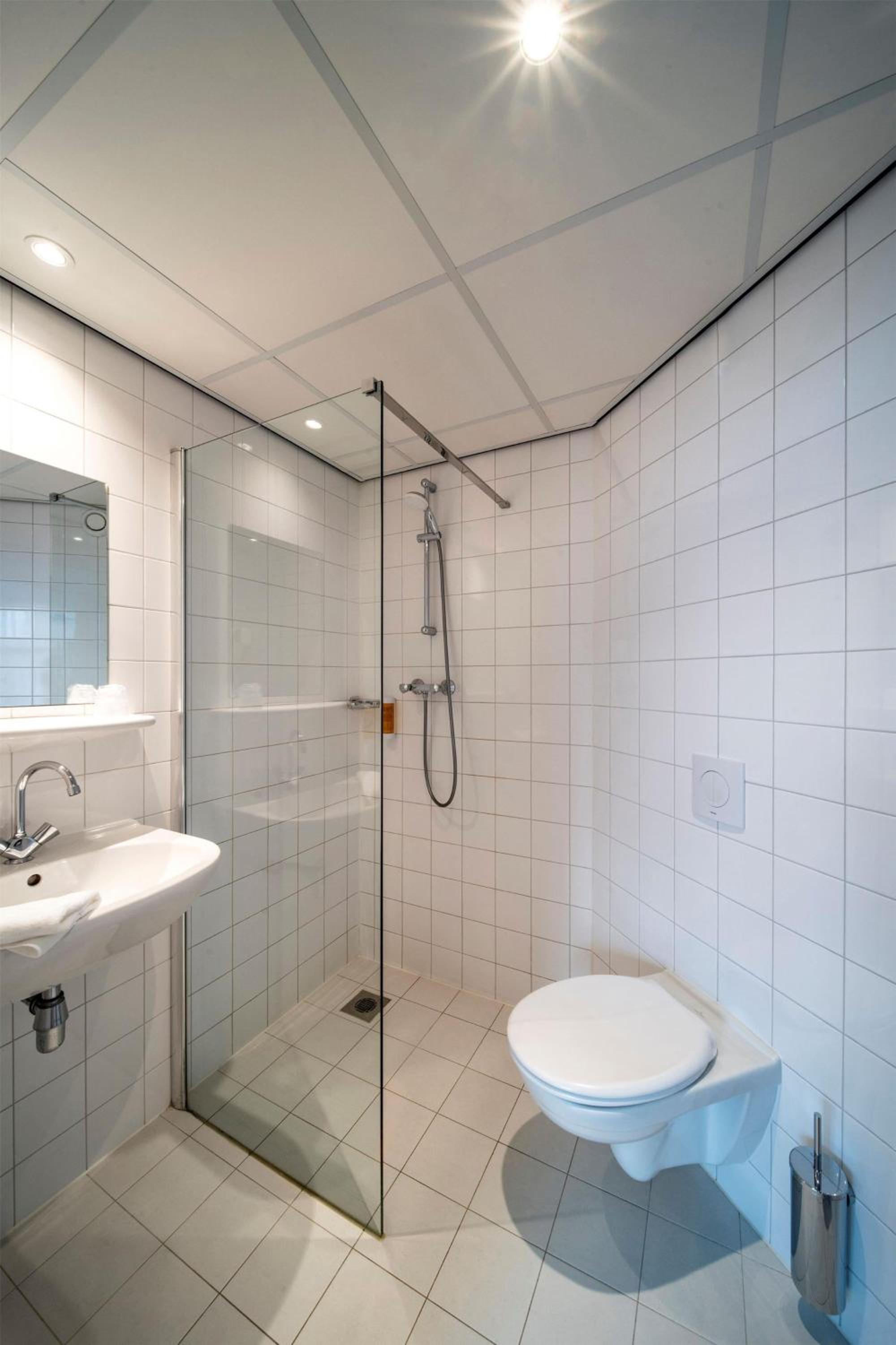 Economy Triple Room with Shower - Non-Smoking photo 1