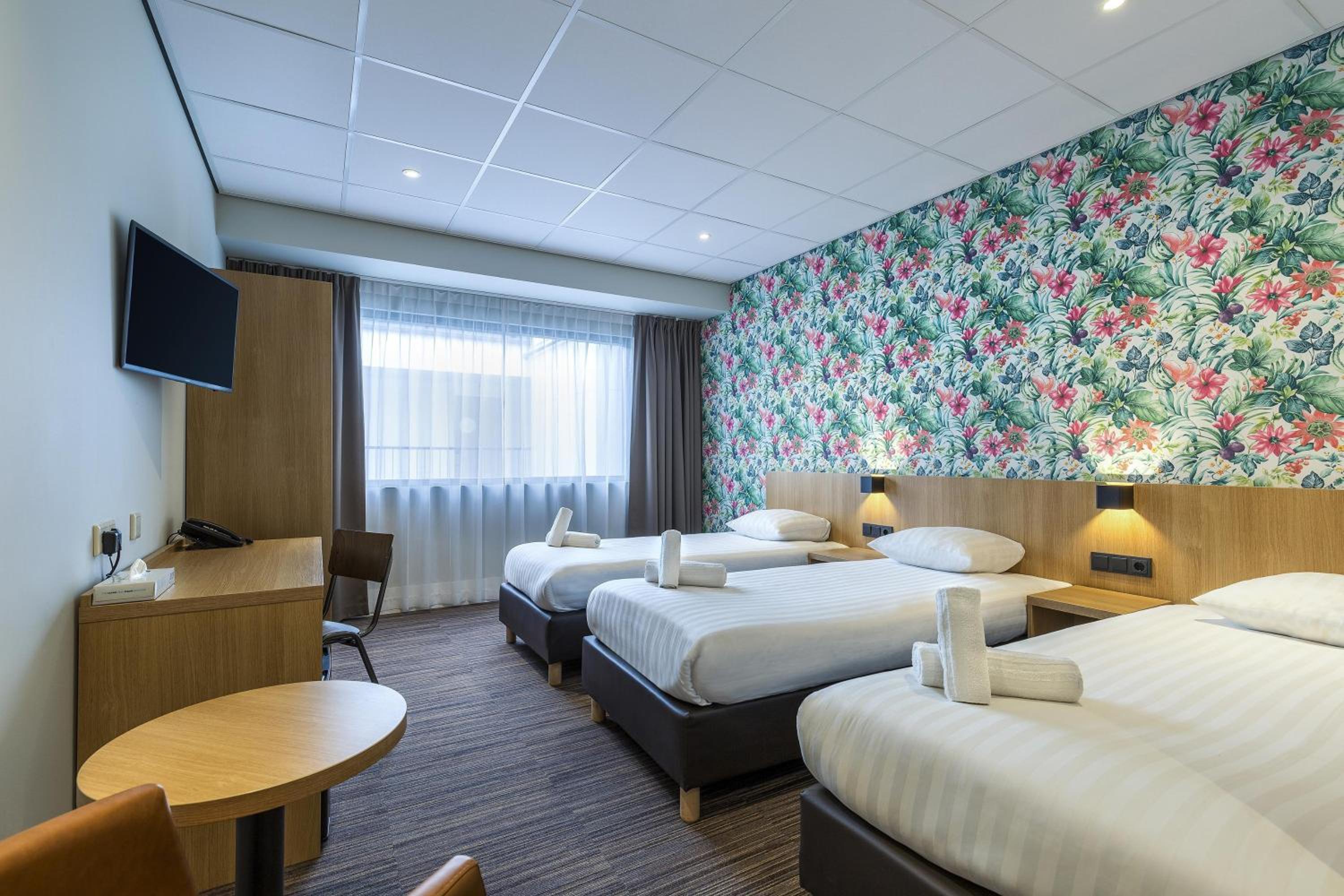 Economy Triple Room with Shower - Non-Smoking photo 2