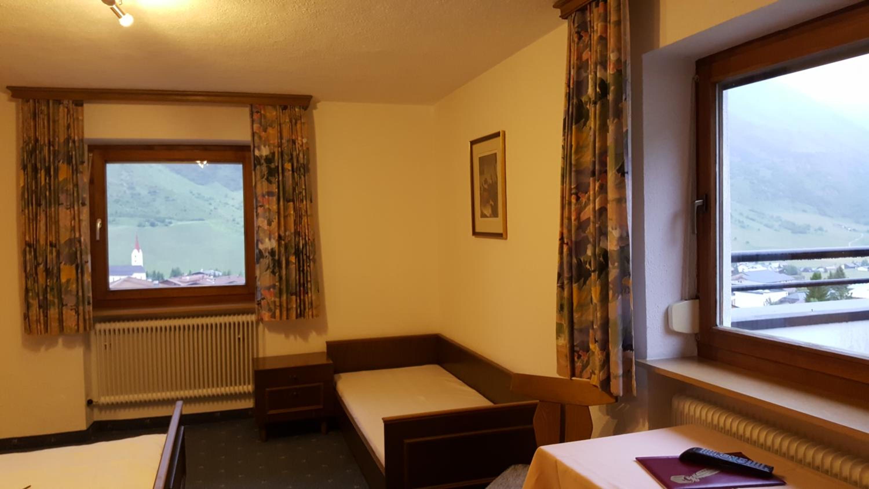 Standard Double Room East - Photo 5