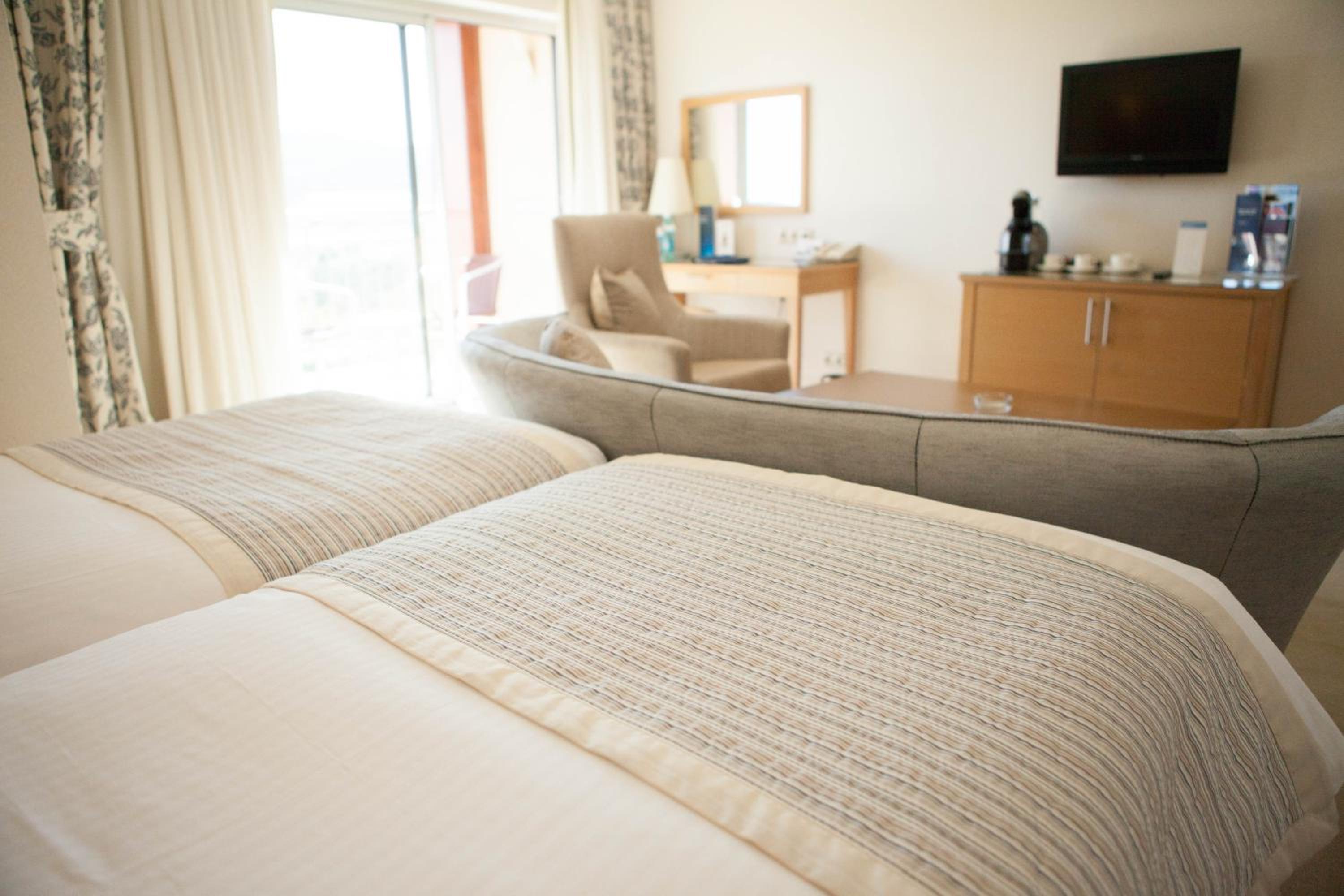 Junior Suite with Balcony - Photo 5