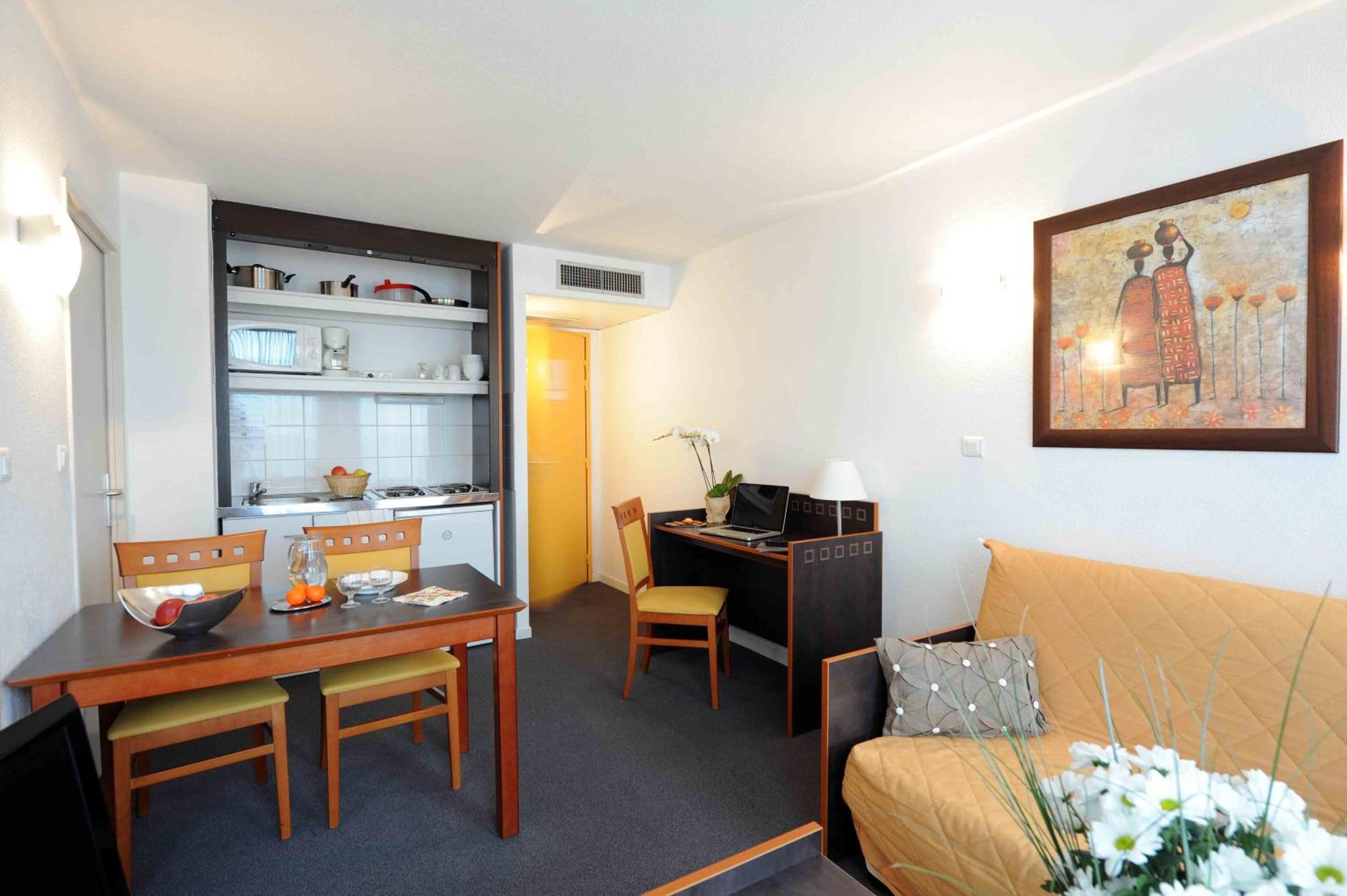 One-Bedroom Apartment - Photo 1