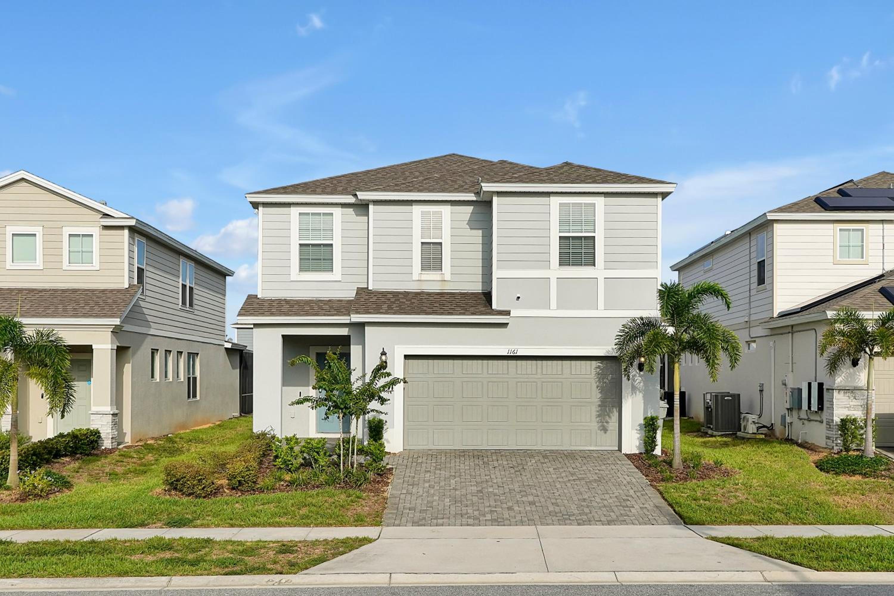 Seven-Bedroom House photo 2