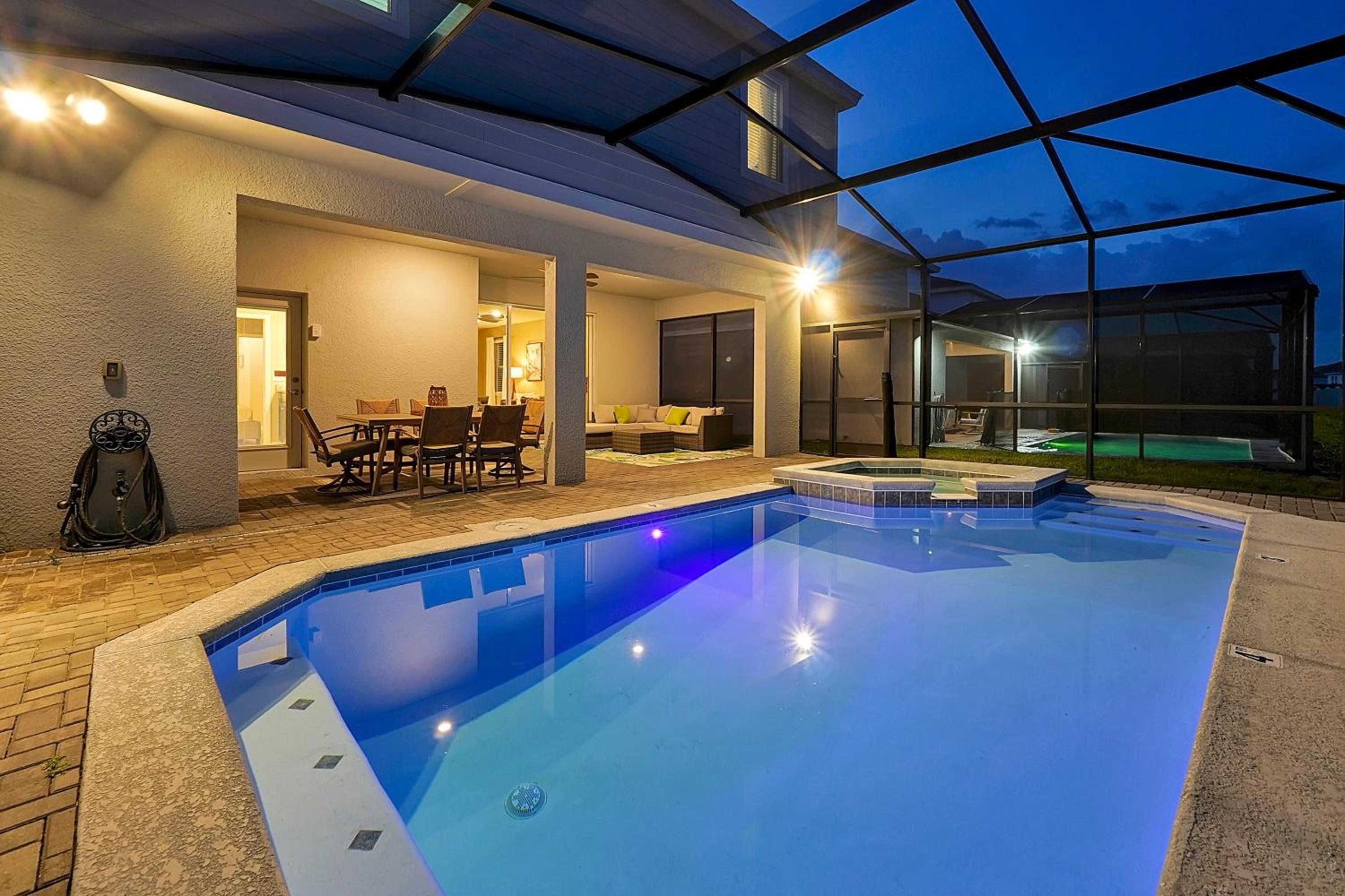 Seven-Bedroom House photo 3