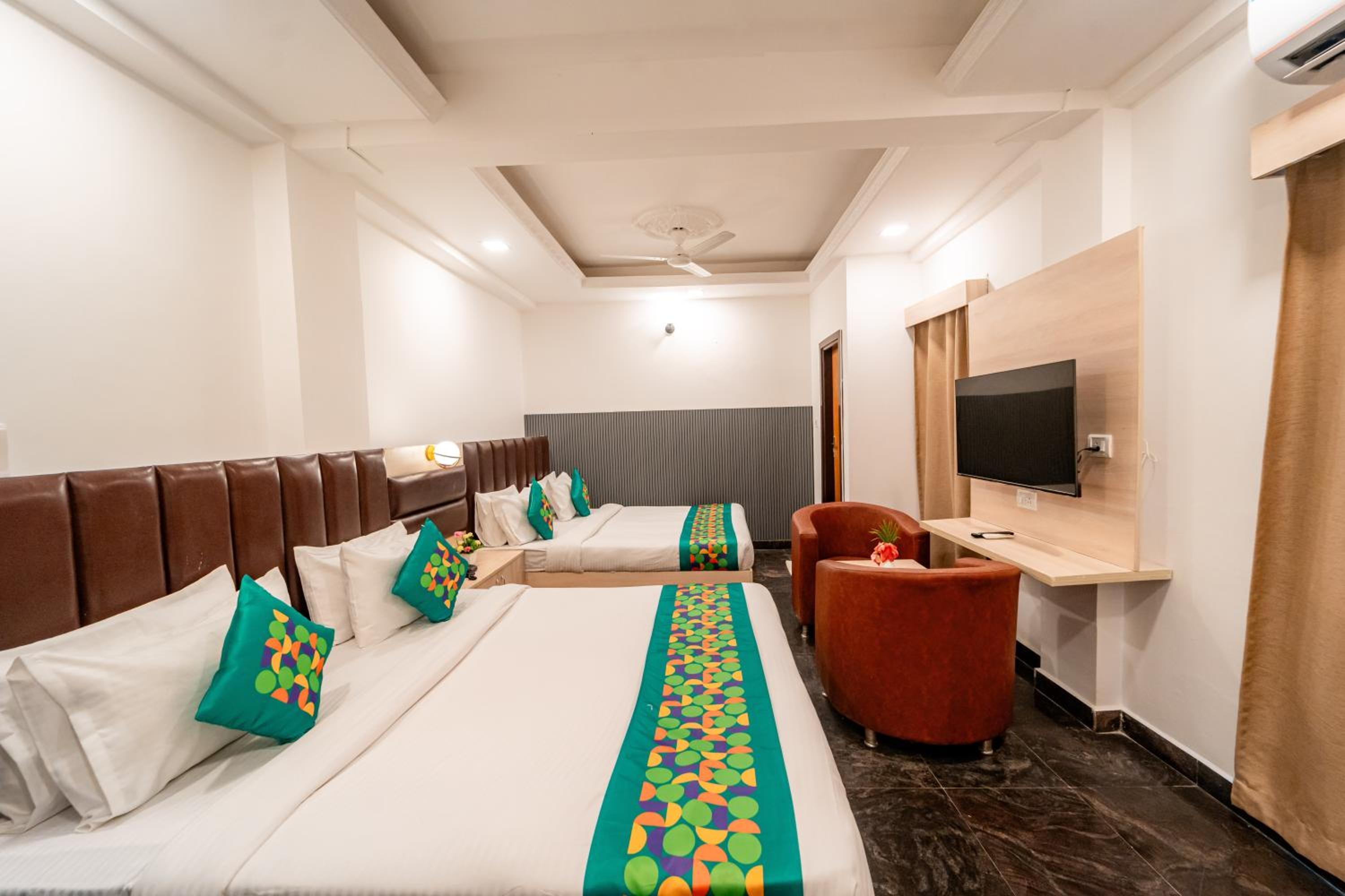 Deluxe Family Room