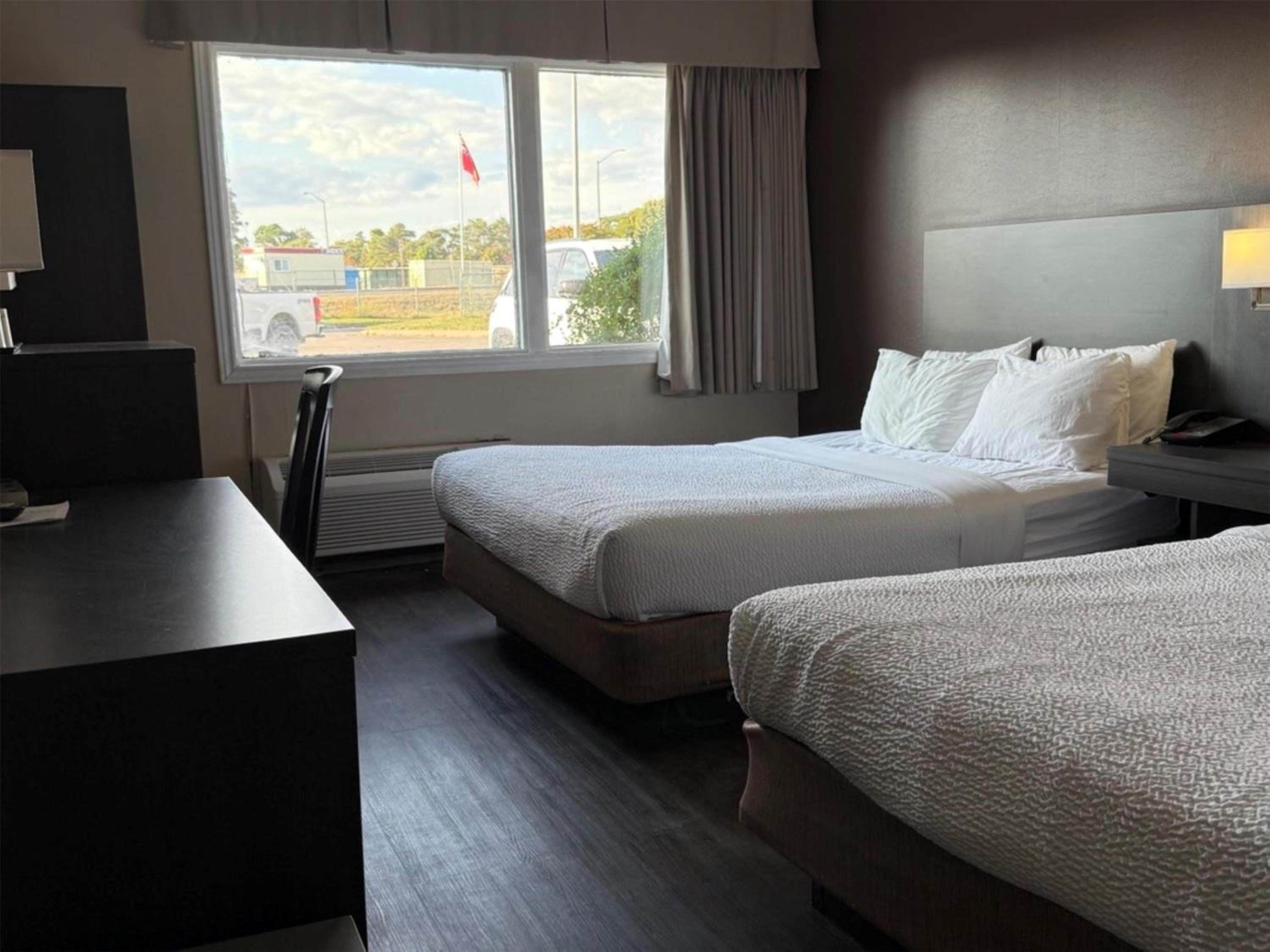 Queen Room - Photo 6