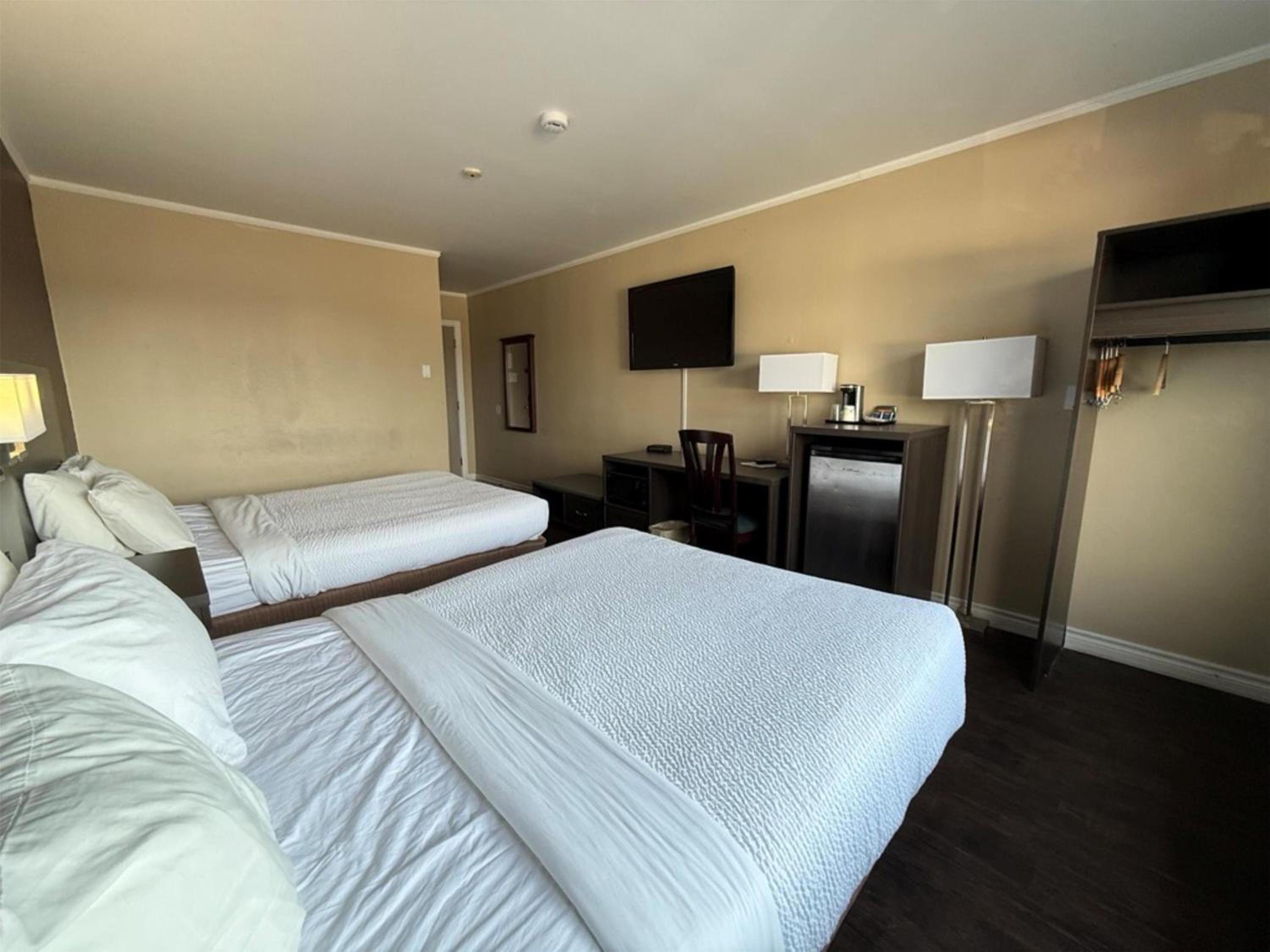 Queen Room - Photo 7
