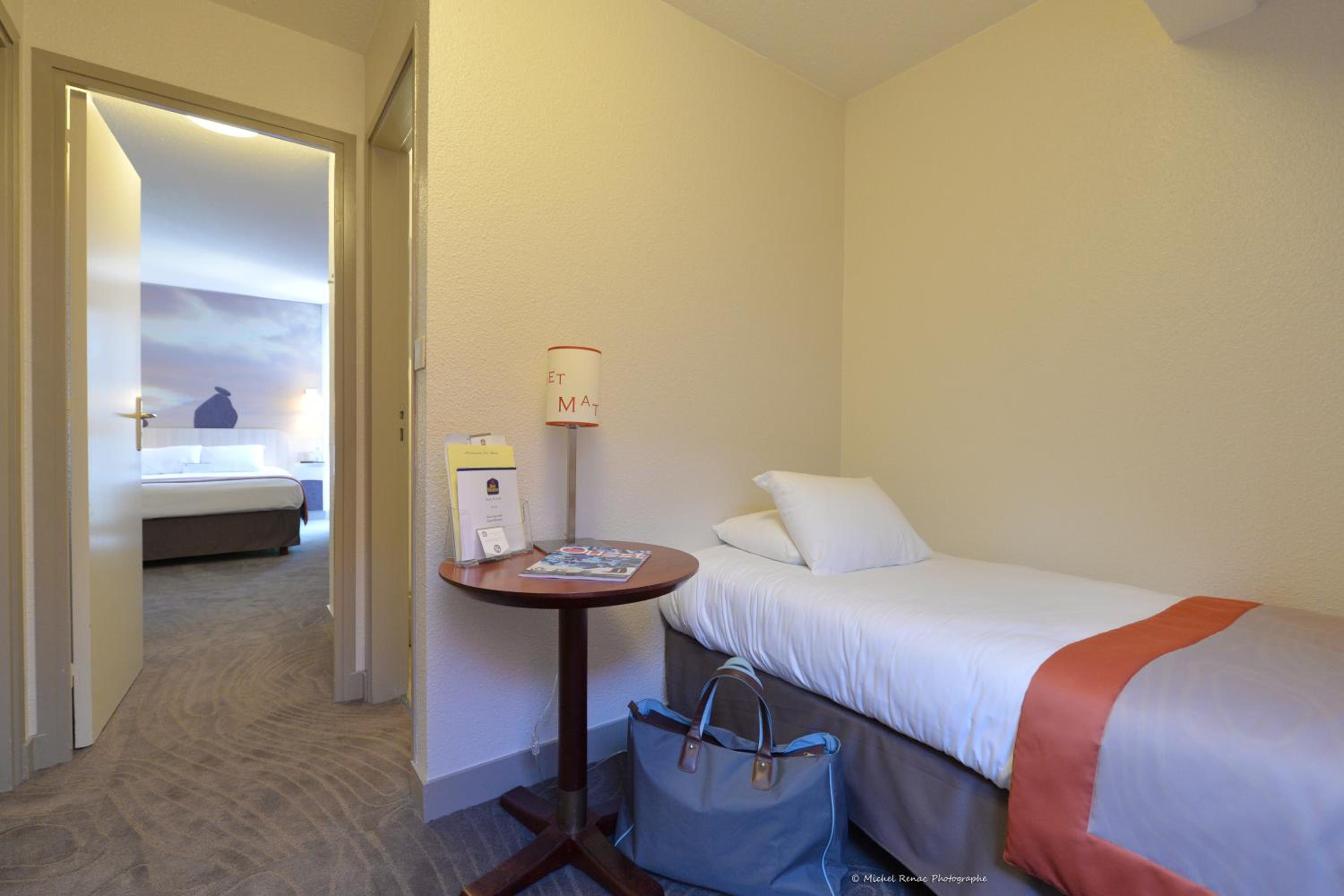 Superior Room with One Double Bed and One Single Bed - Photo 5