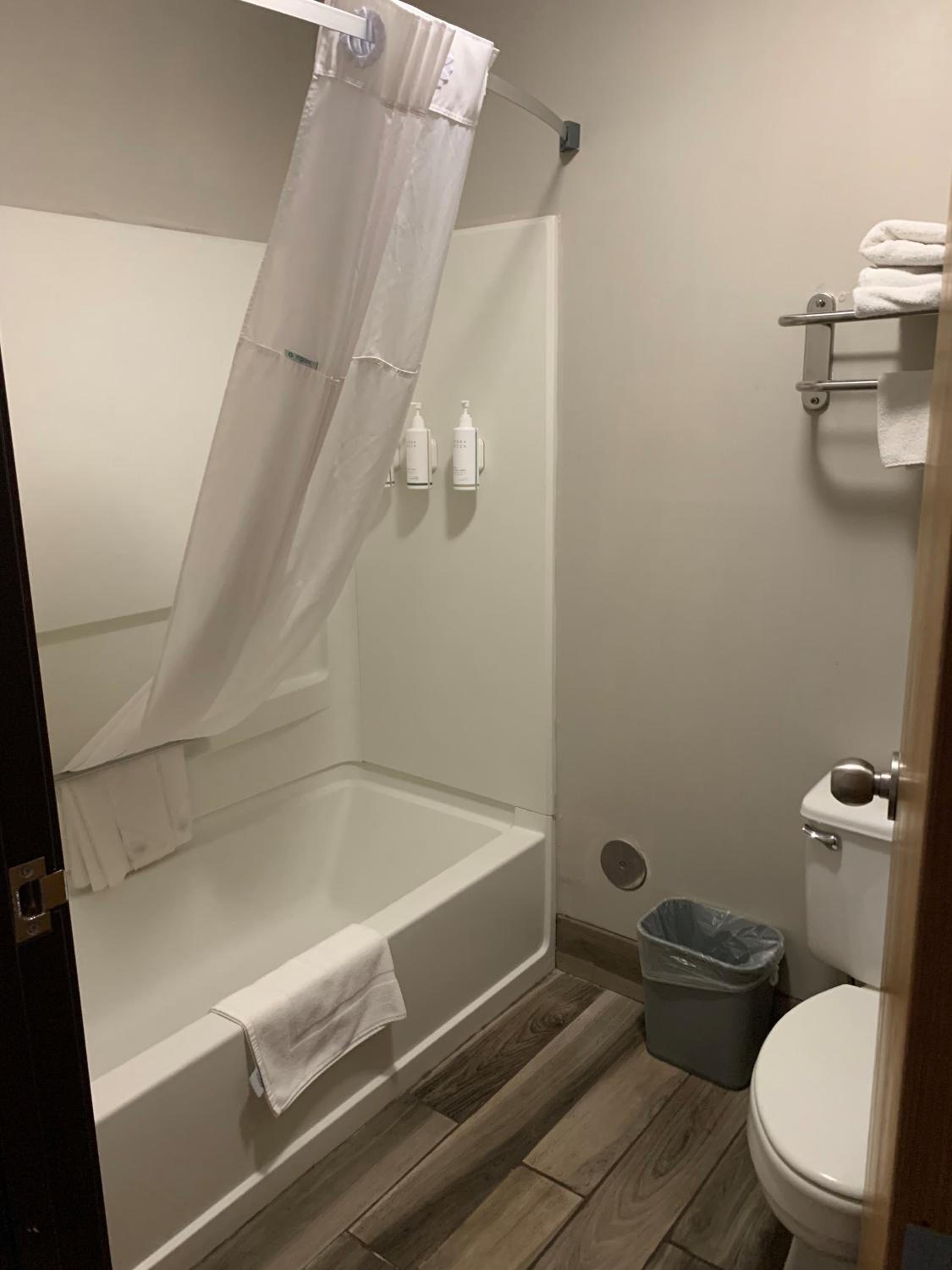 Queen Room with Three Queen Beds - Non-Smoking - Photo 1