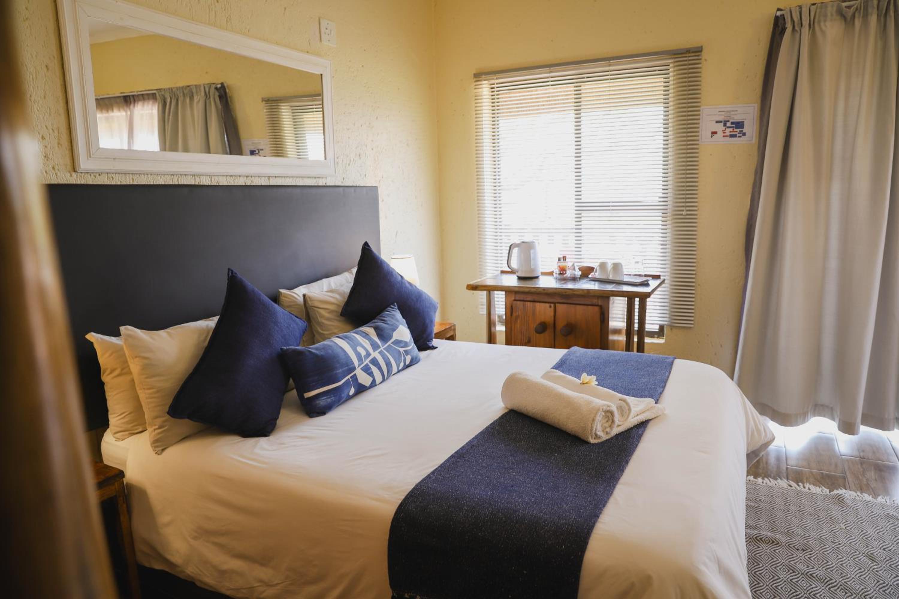 Standard Twin Room with Mountain View