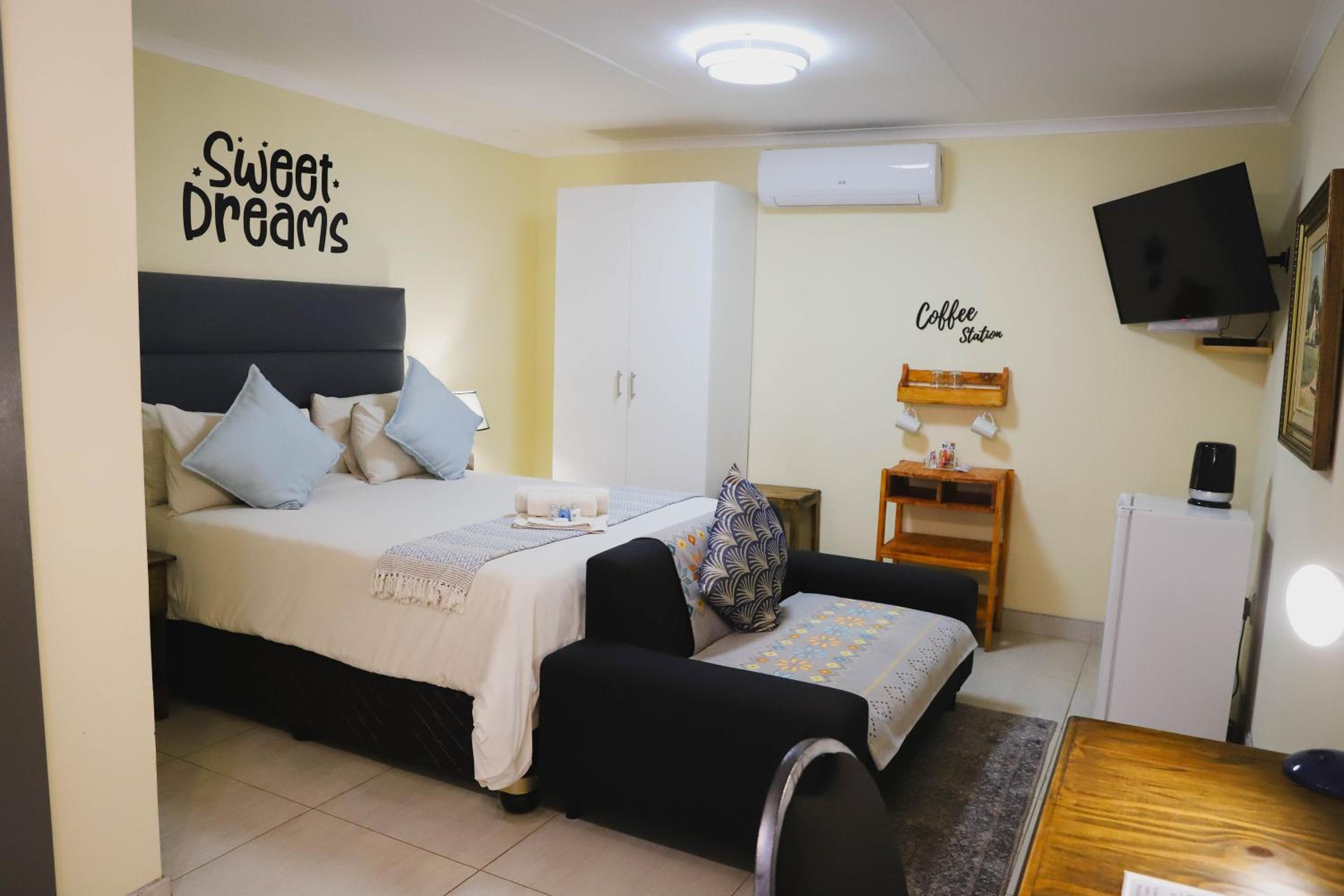 Deluxe Queen Room