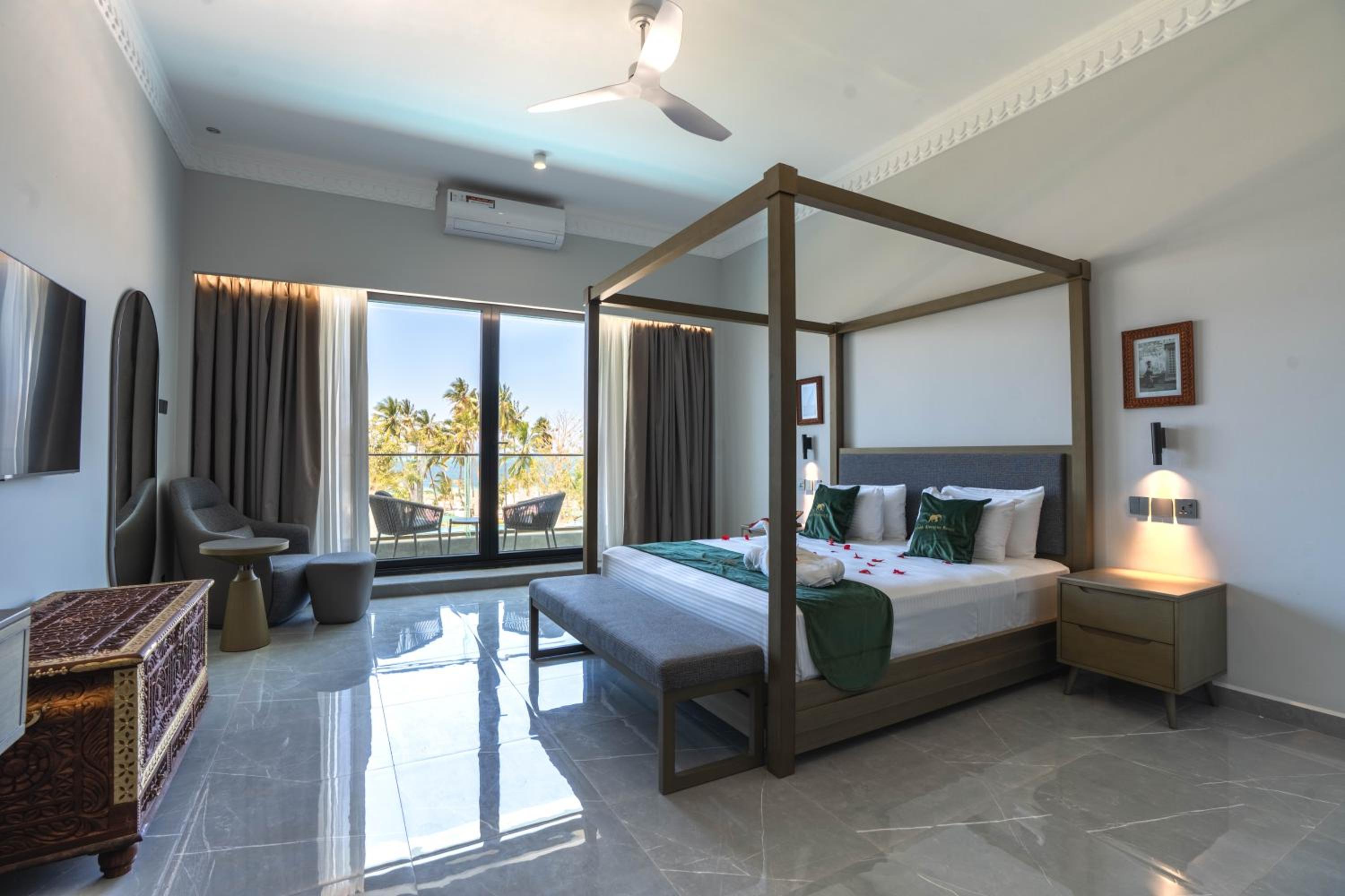 Double Room with Balcony Pool View & Sea View	
