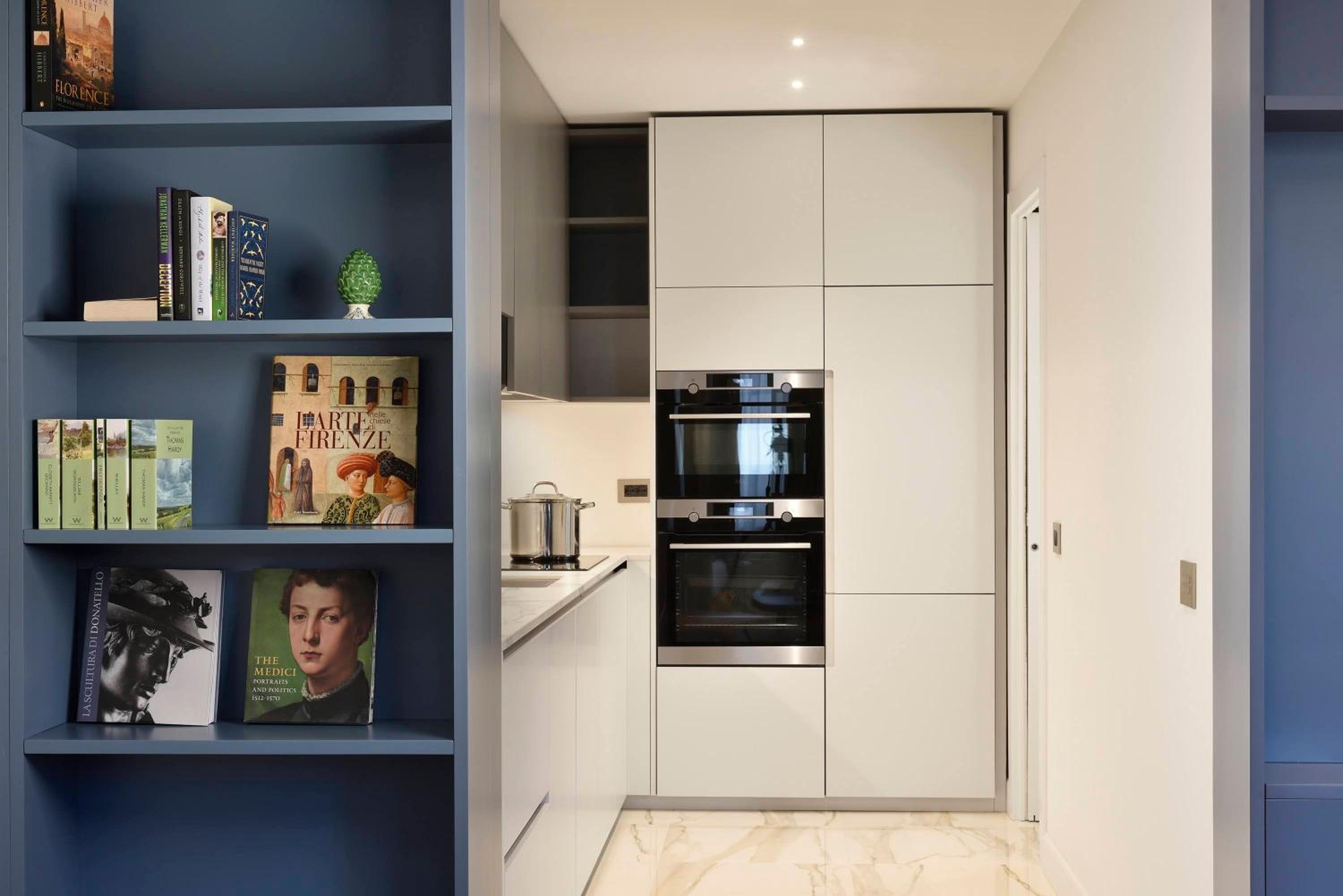 Deluxe One-Bedroom Apartment with City View photo 2