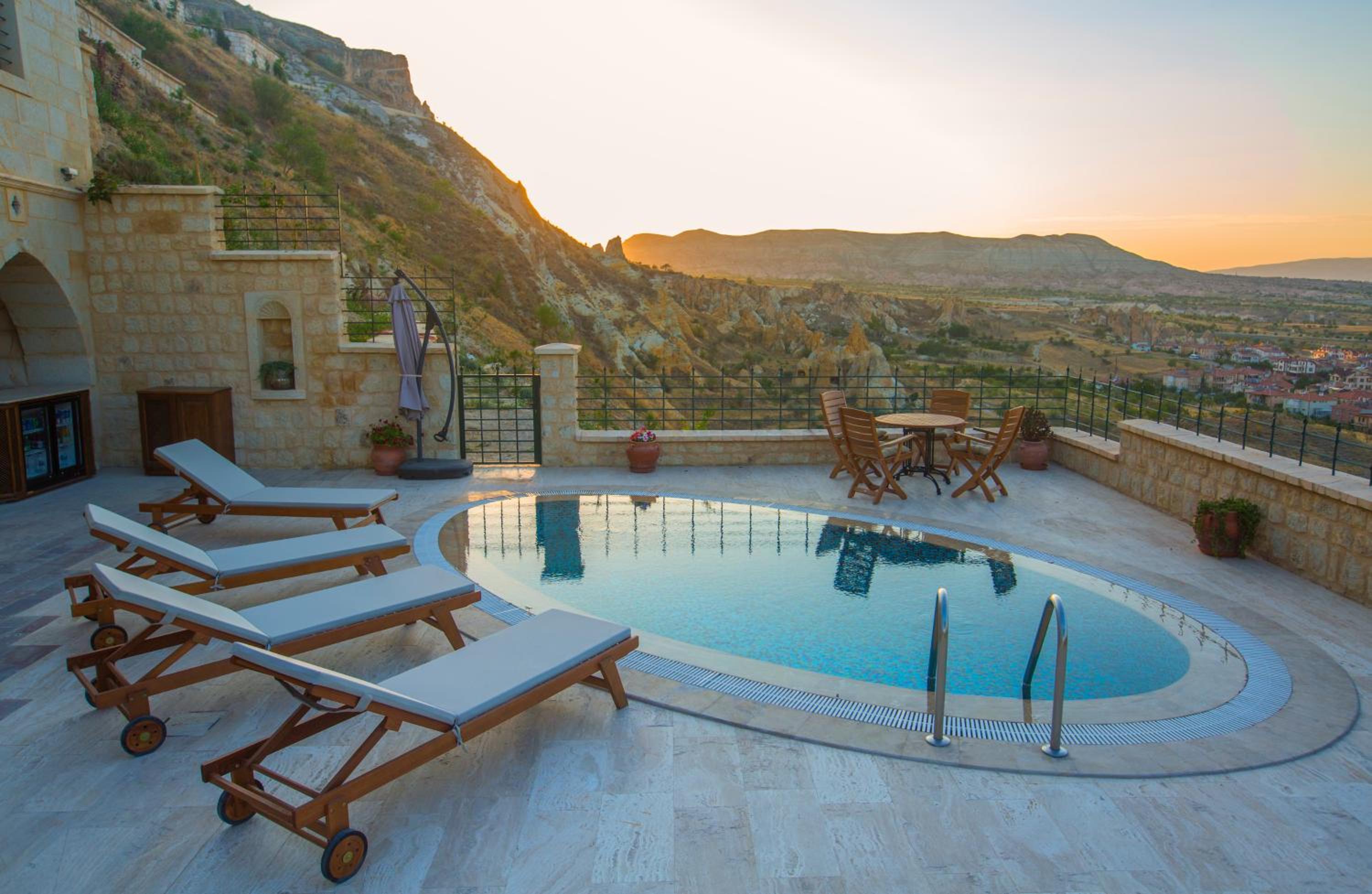 Villa with Private Pool - Photo 2