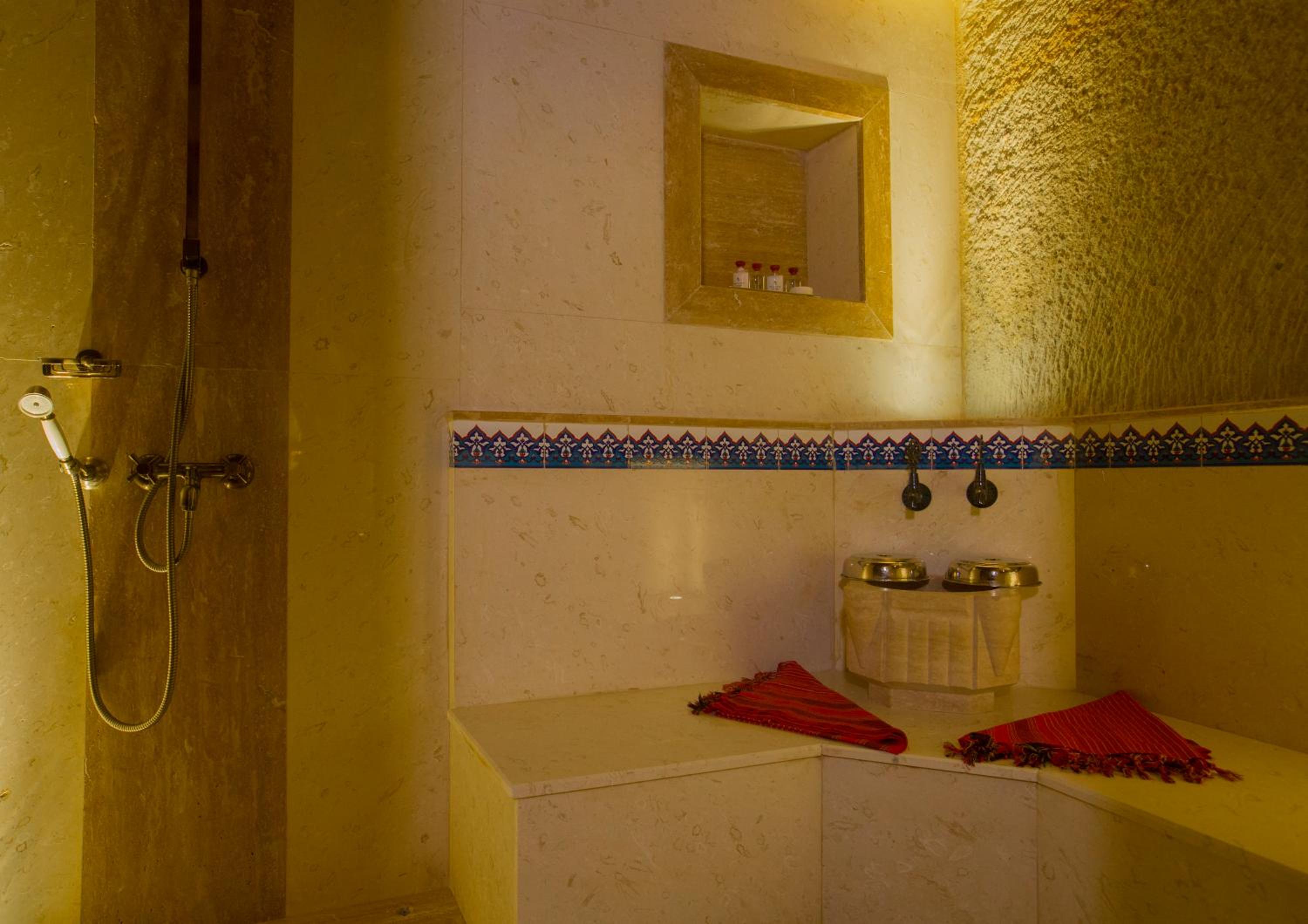 Villa with Private Pool - Photo 19