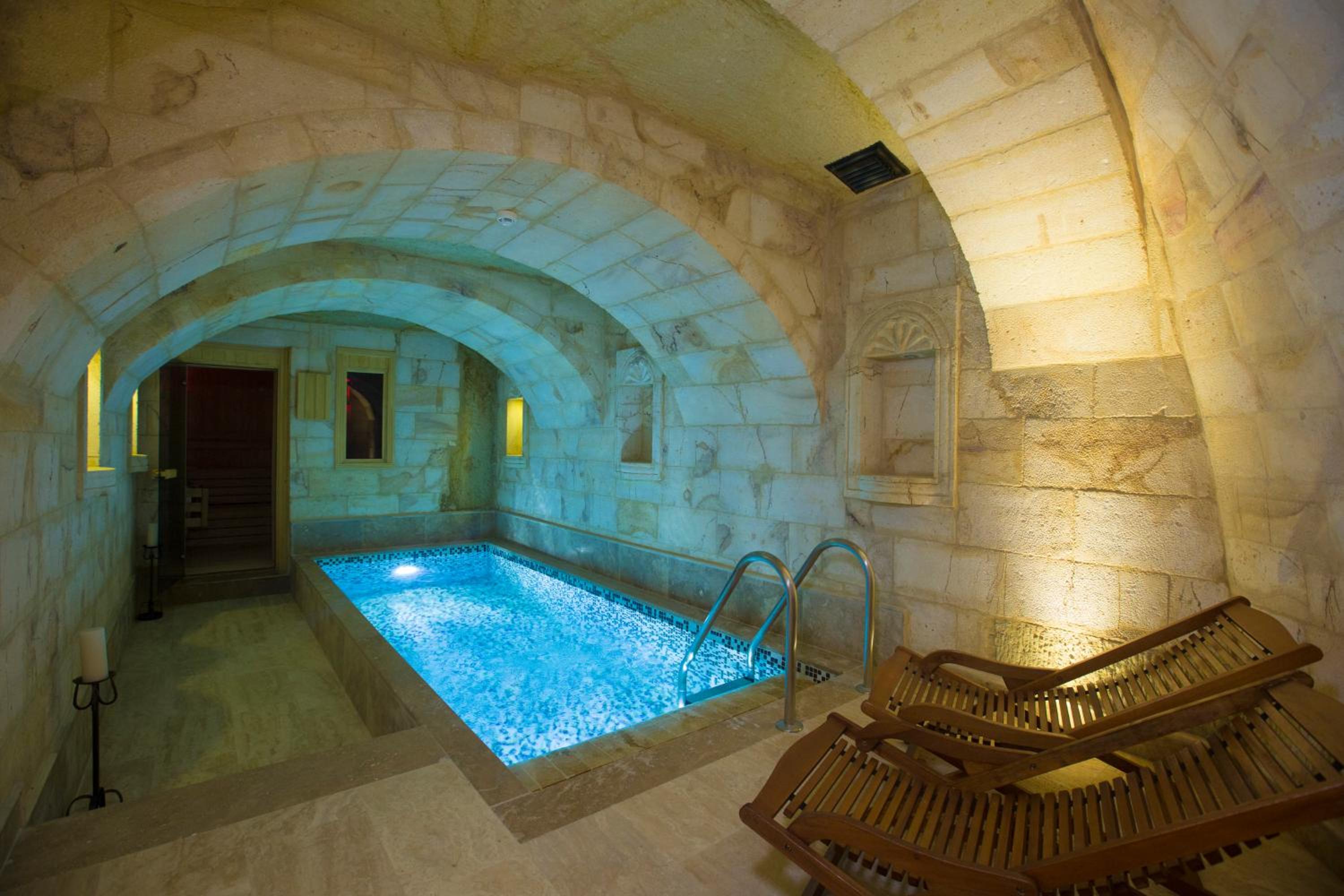 Villa with Private Pool - Photo 18