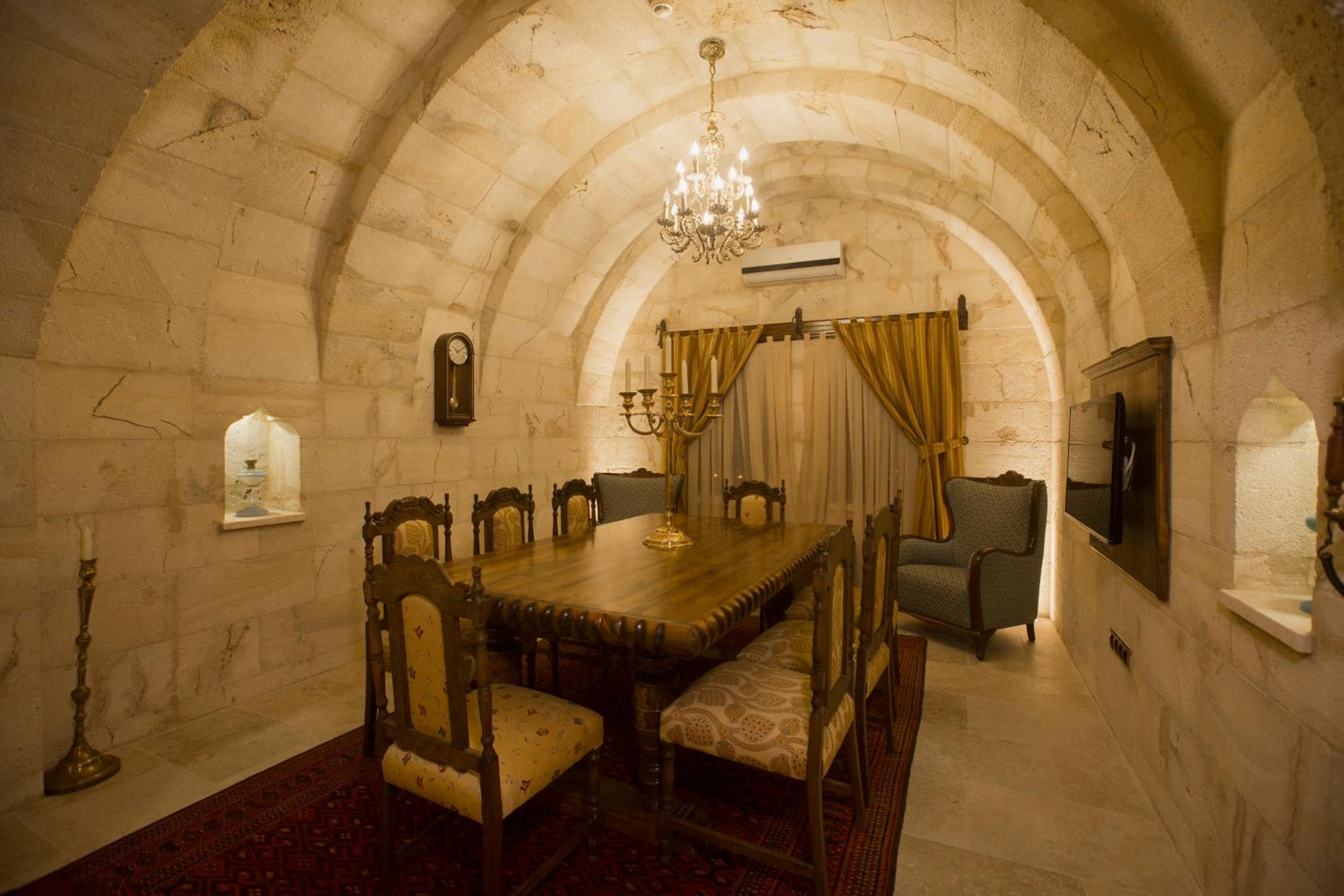 Villa with Private Pool - Photo 8
