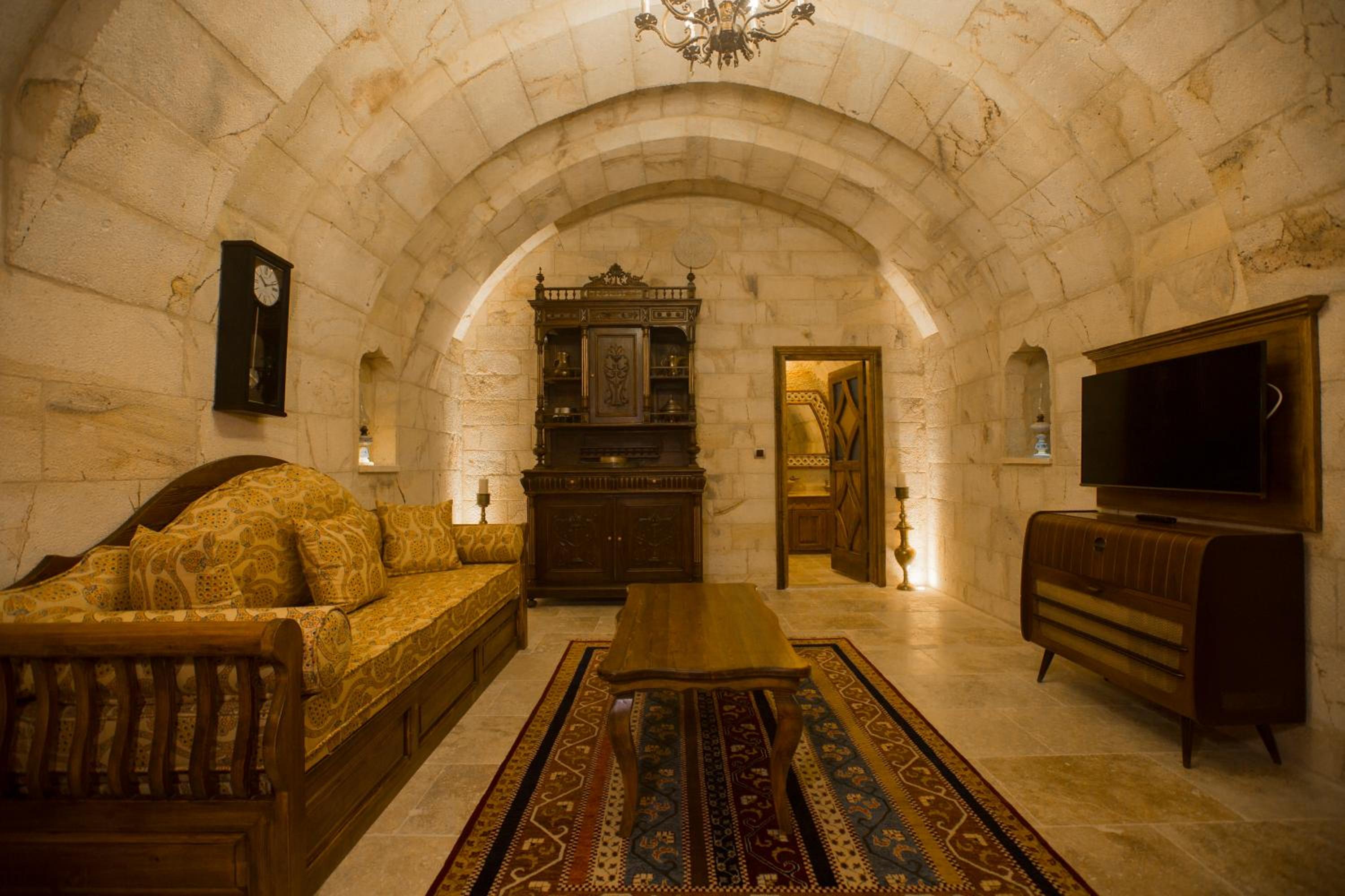 Villa with Private Pool - Photo 7