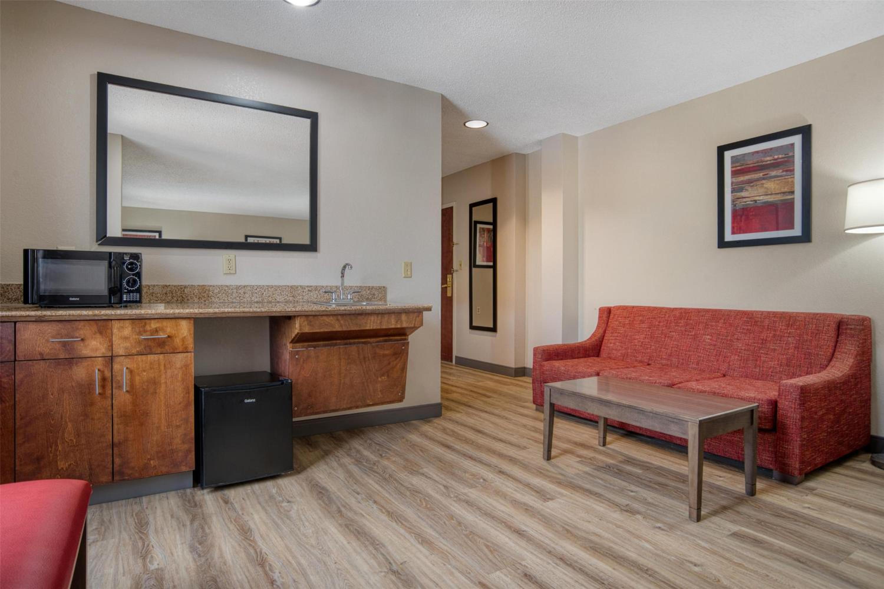 Queen Suite with Two Queen Beds and Bath Tub - Disability Access - Photo 1