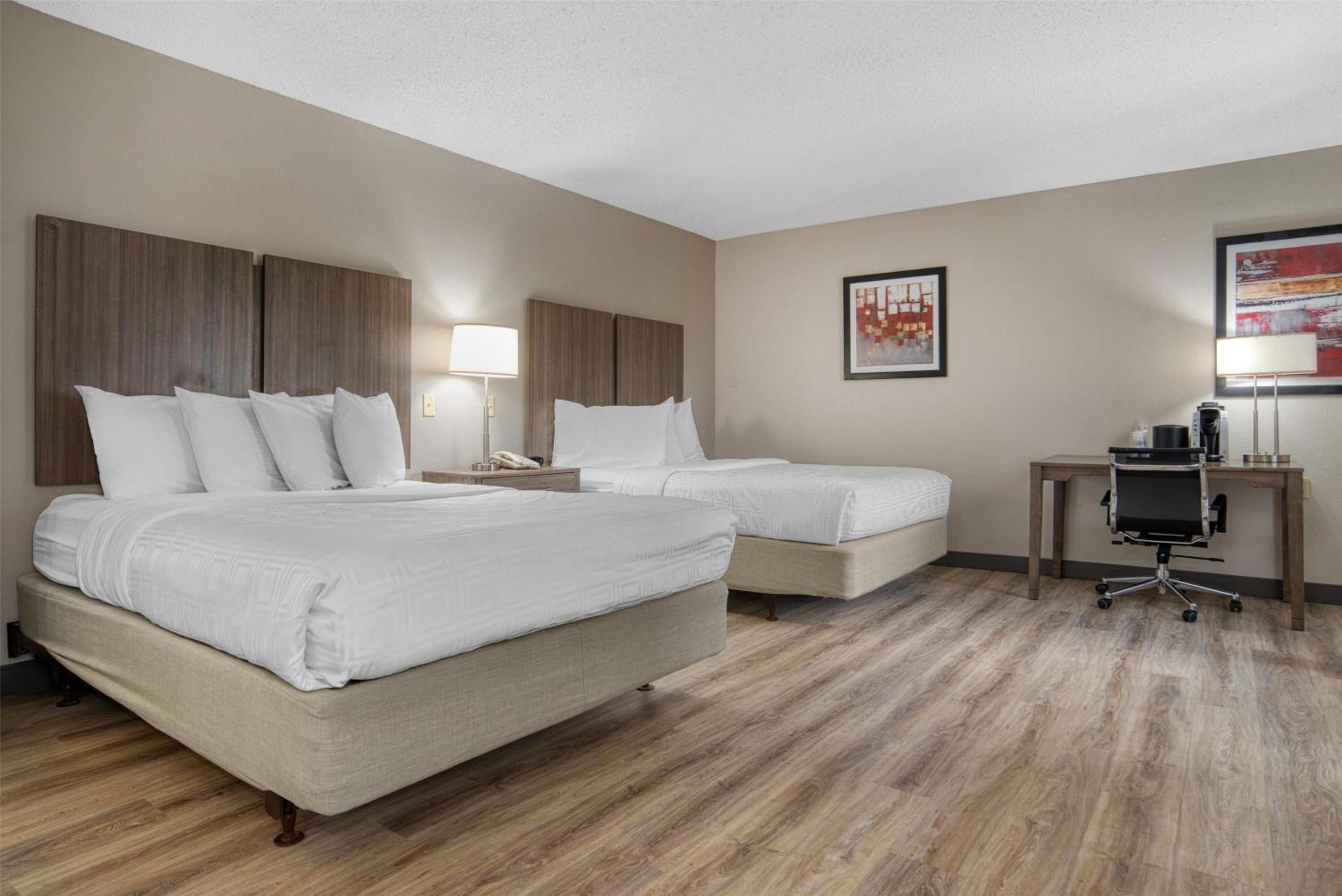 Queen Suite with Two Queen Beds and Bath Tub - Disability Access - Photo 2