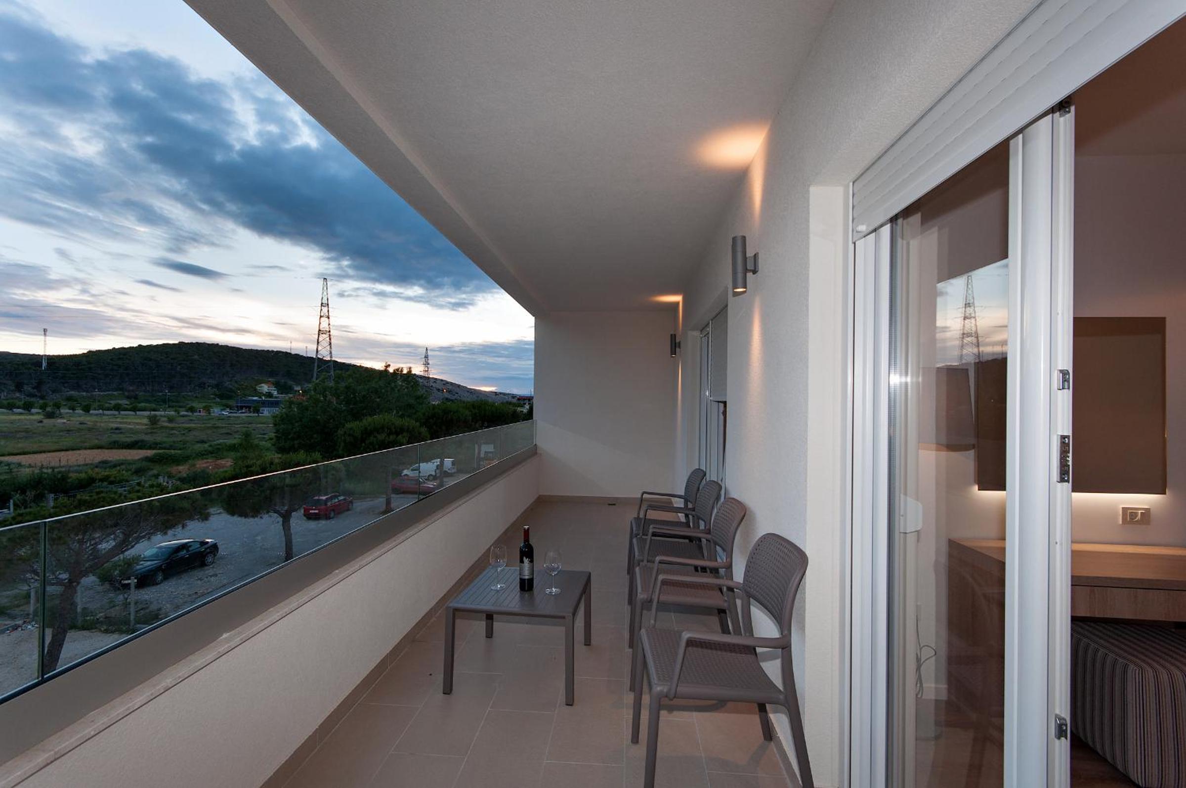 One-Bedroom Apartment - Photo 3