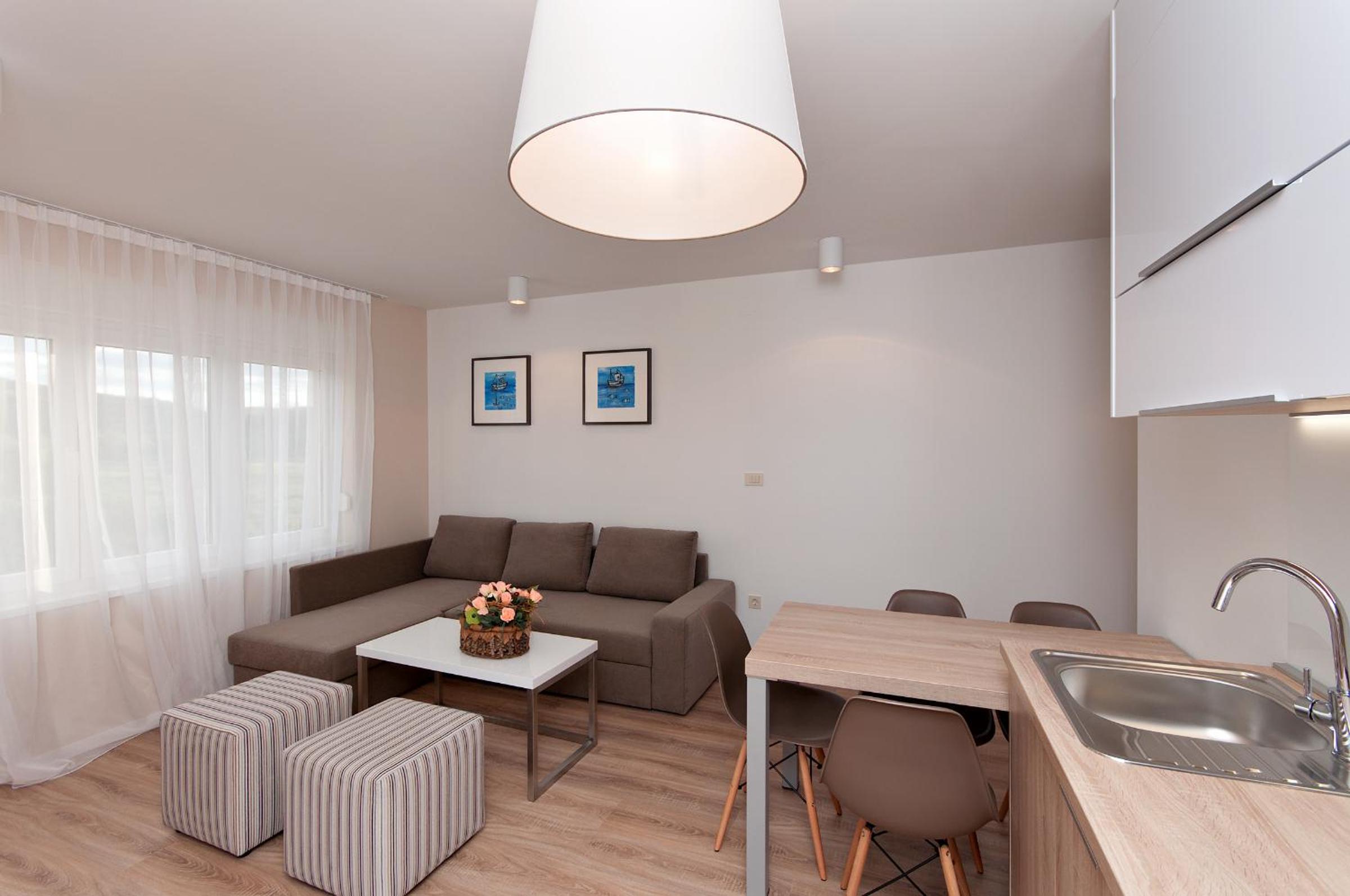 One-Bedroom Apartment - Photo 1