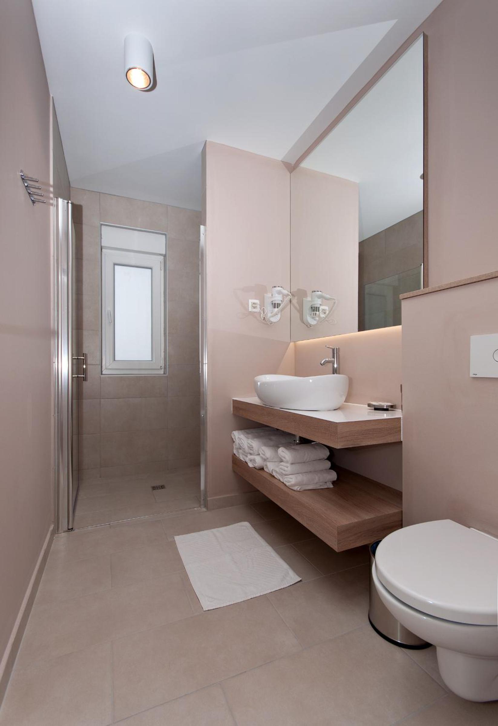 One-Bedroom Apartment - Photo 4