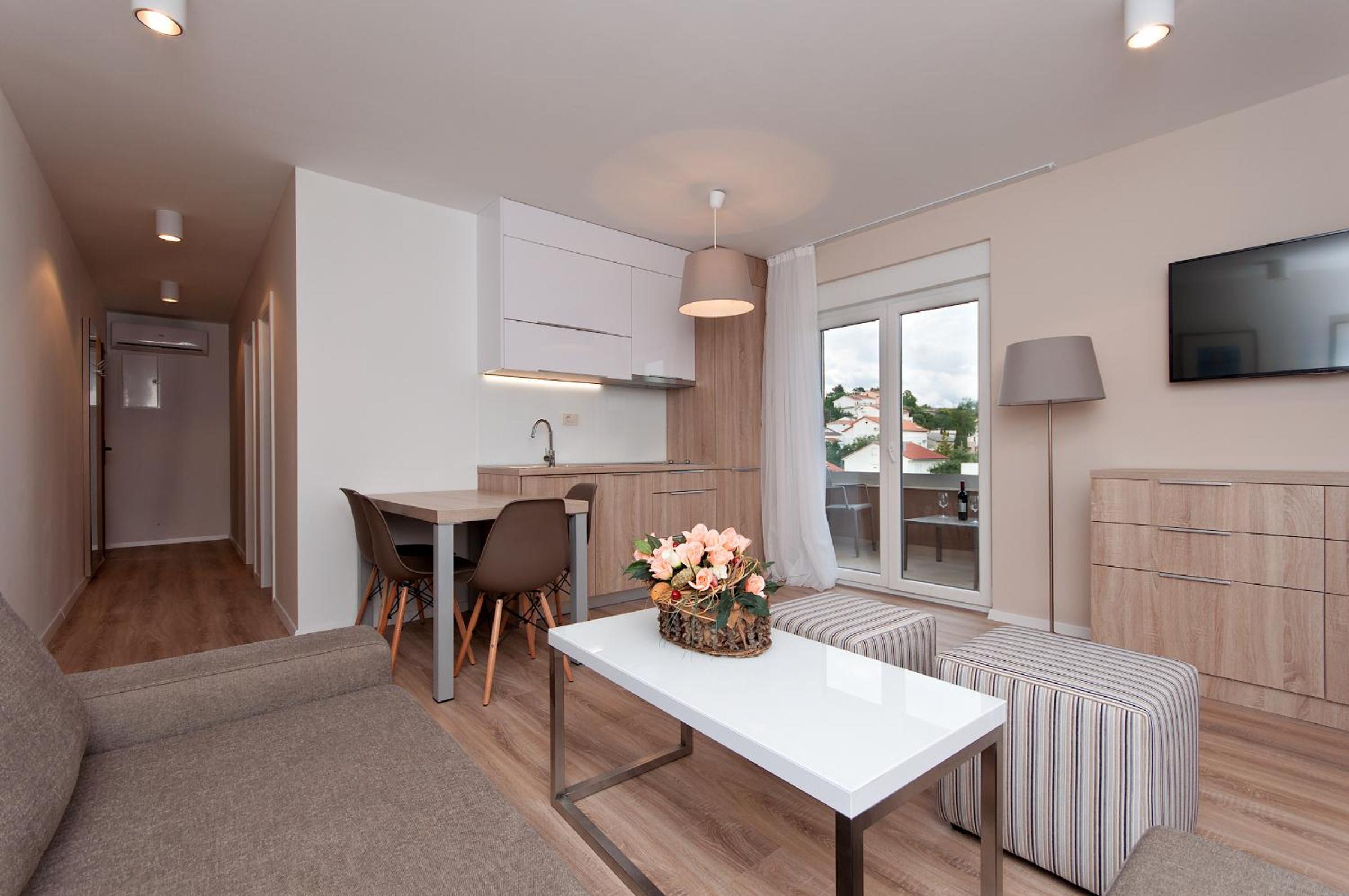 One-Bedroom Apartment - Photo 2